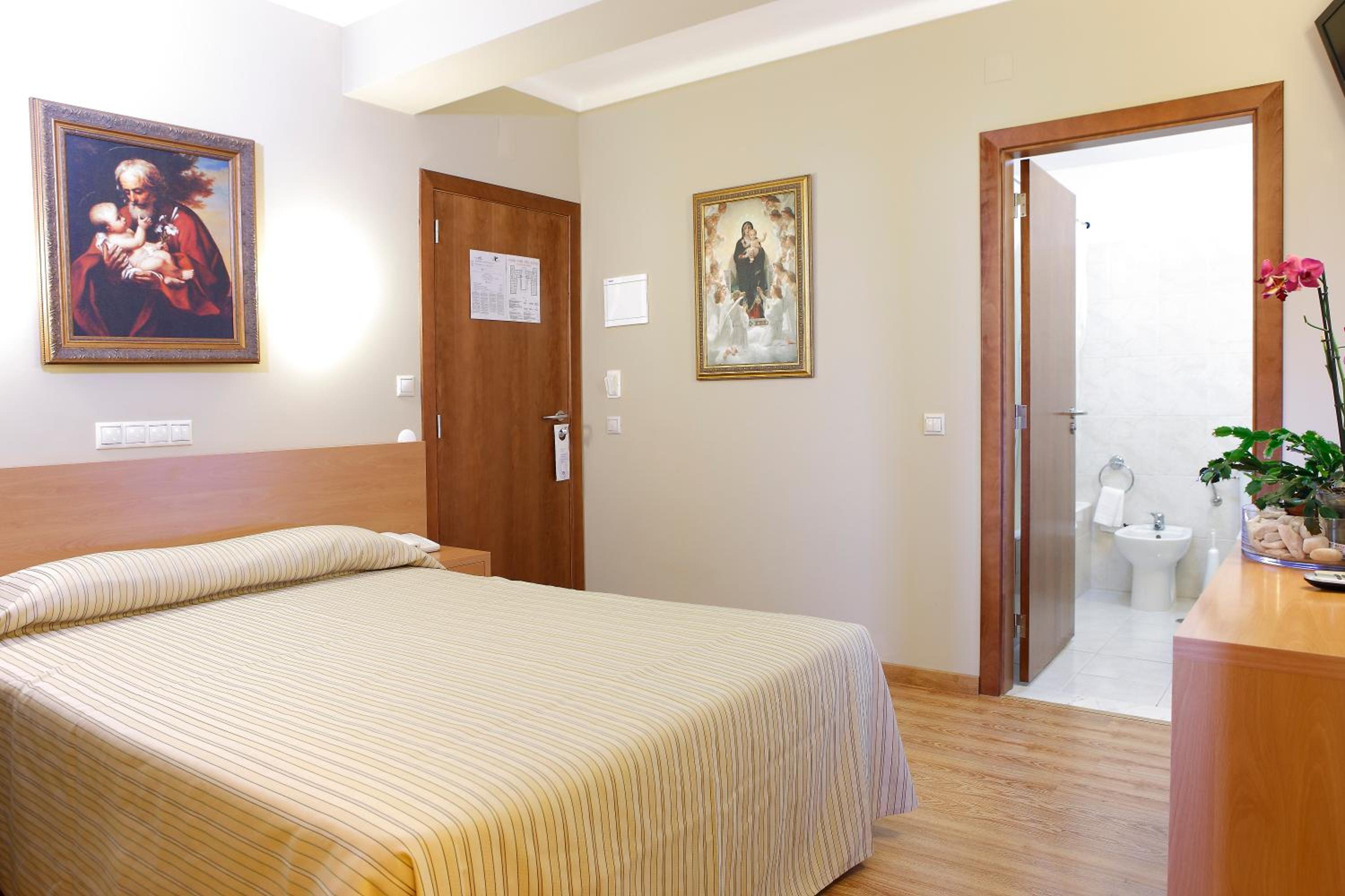 Double or Twin Room - Photo 1