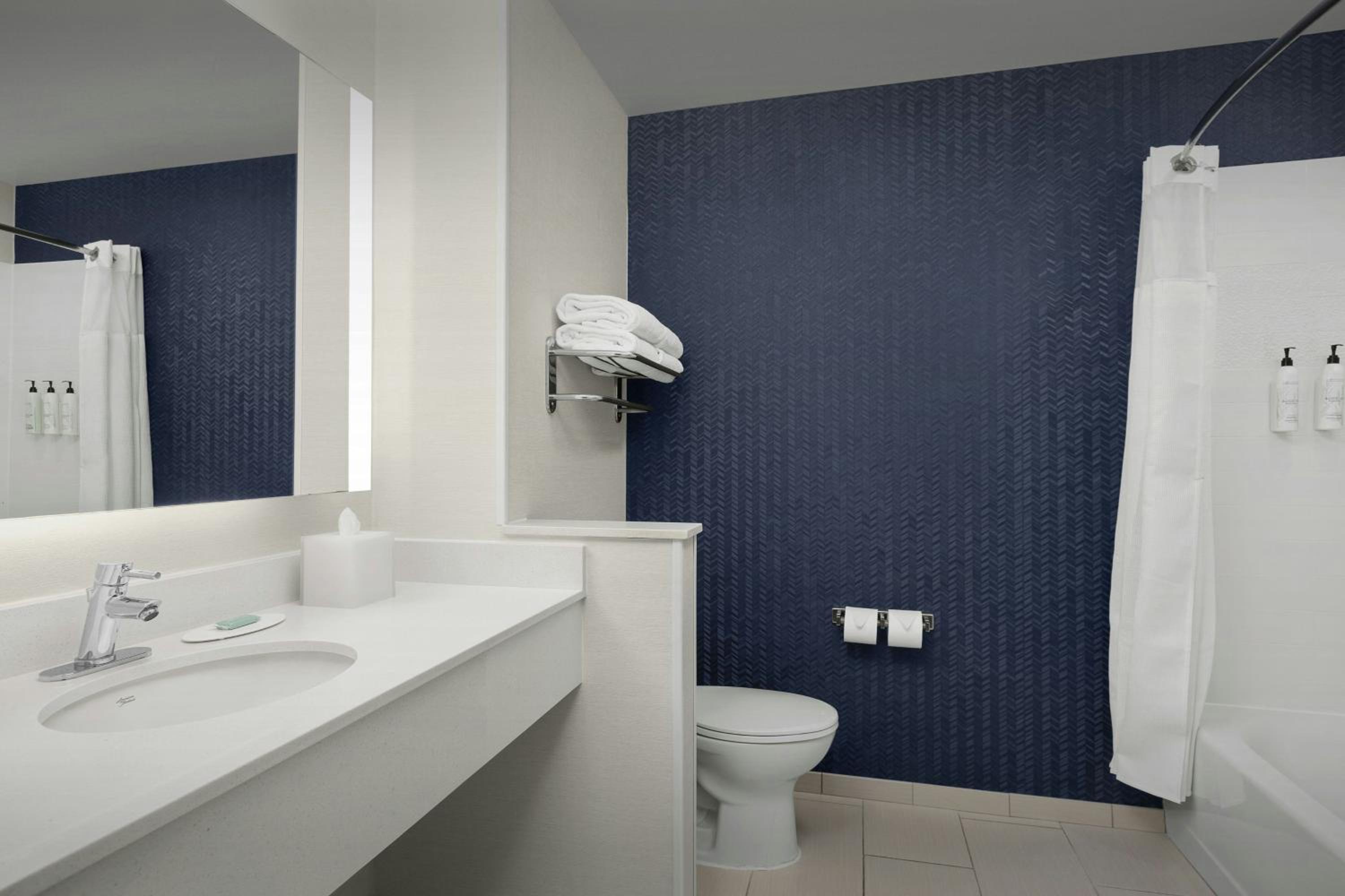 Queen Room with Two Queen Beds and Bathtub - Mobility Access/Hearing Accessible photo 1
