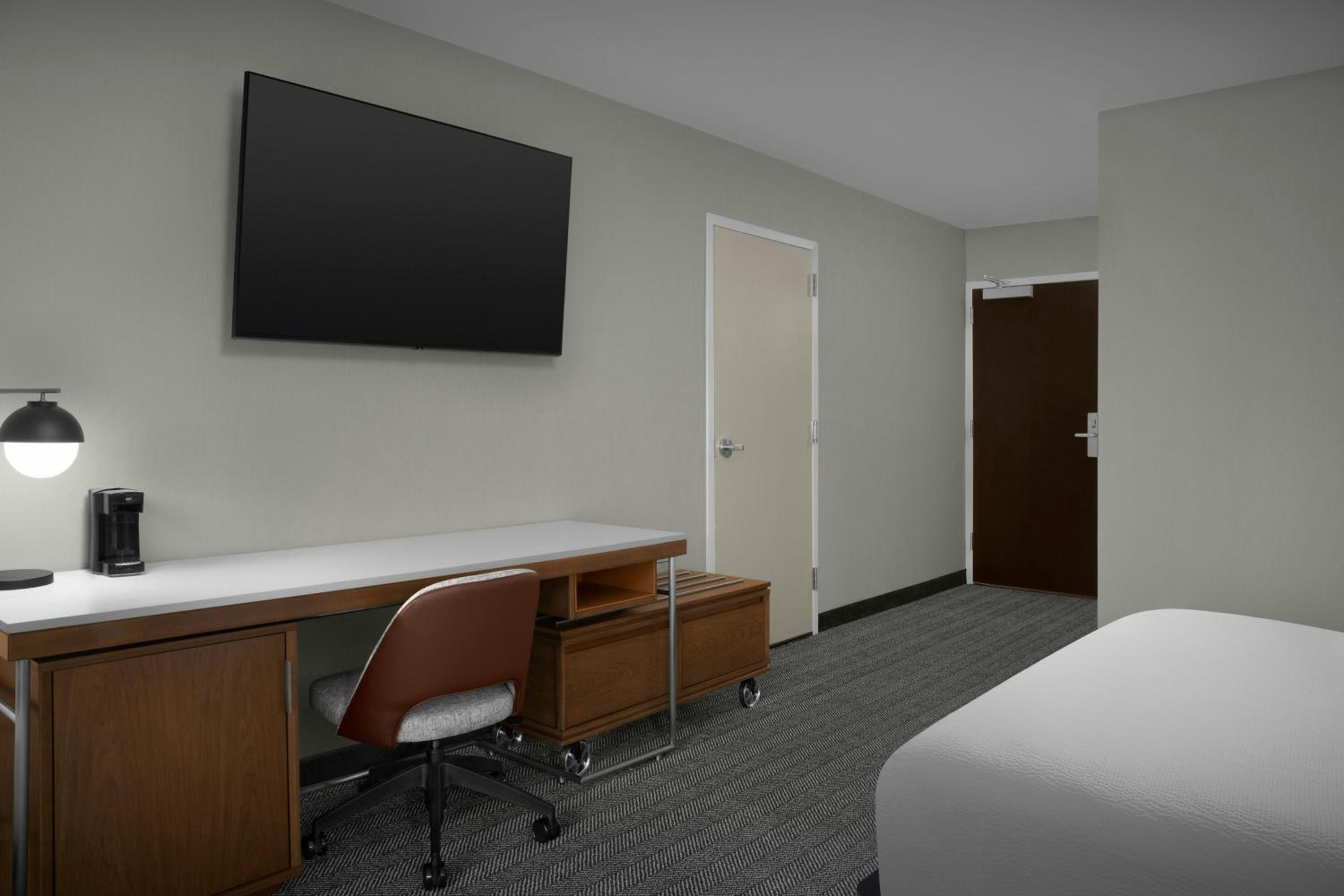 King Room with Sofa Bed - Hearing Accessible - Photo 5