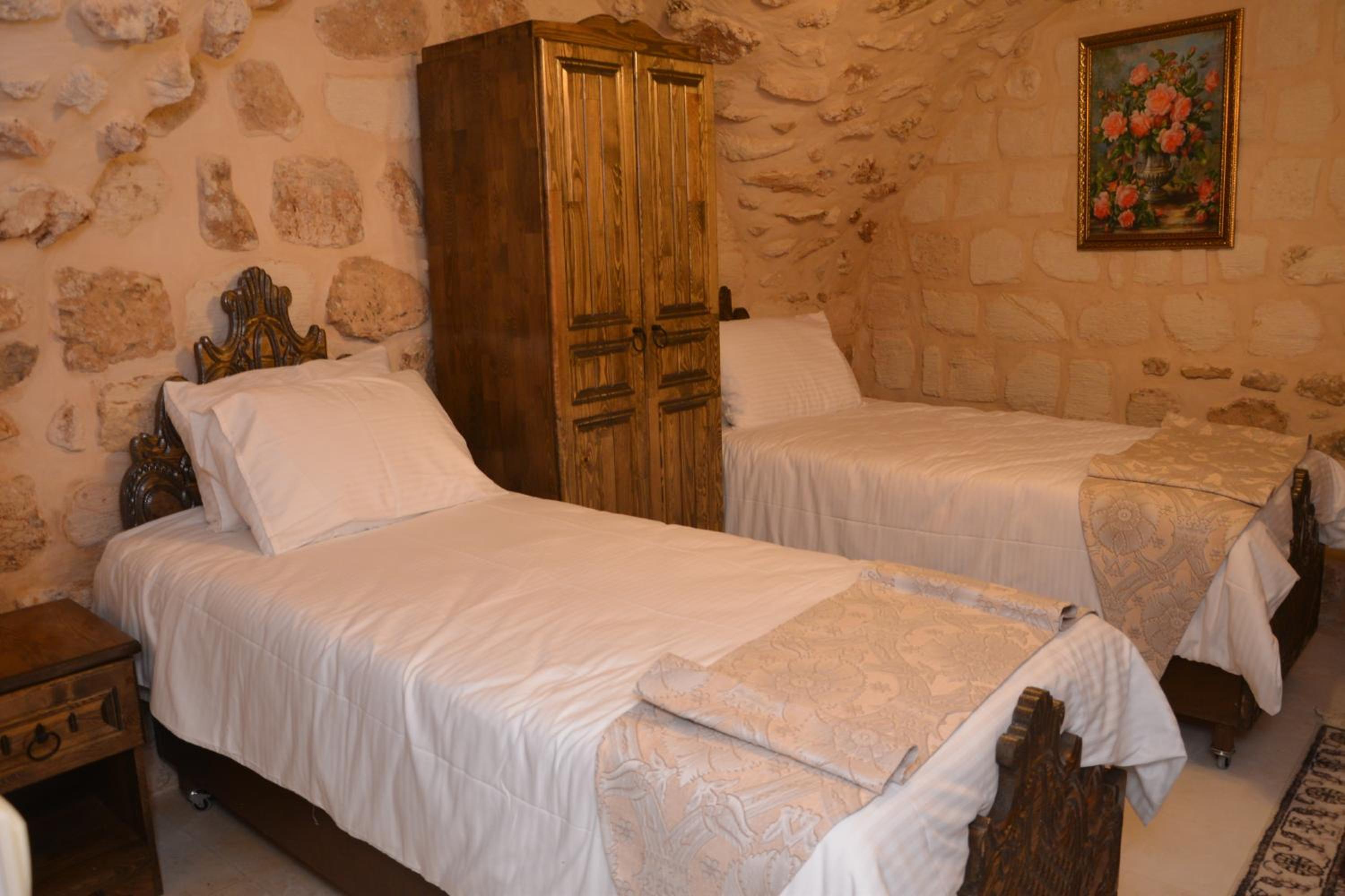 Standard Twin Room - Photo 6