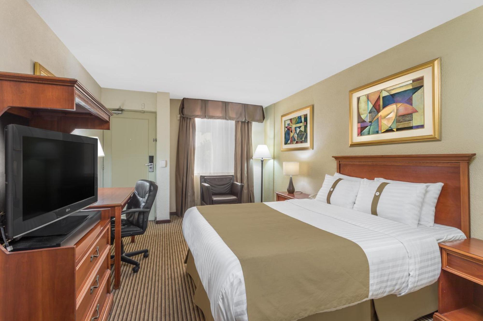 Executive Queen Room - Non-Smoking - Photo 3