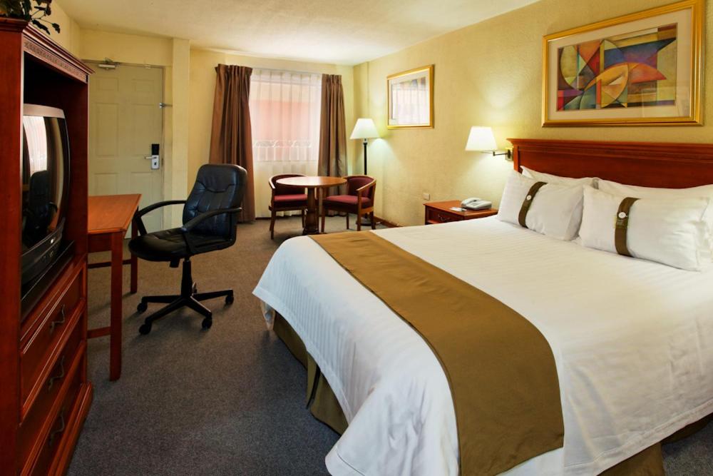 Executive Queen Room - Non-Smoking - Photo 4
