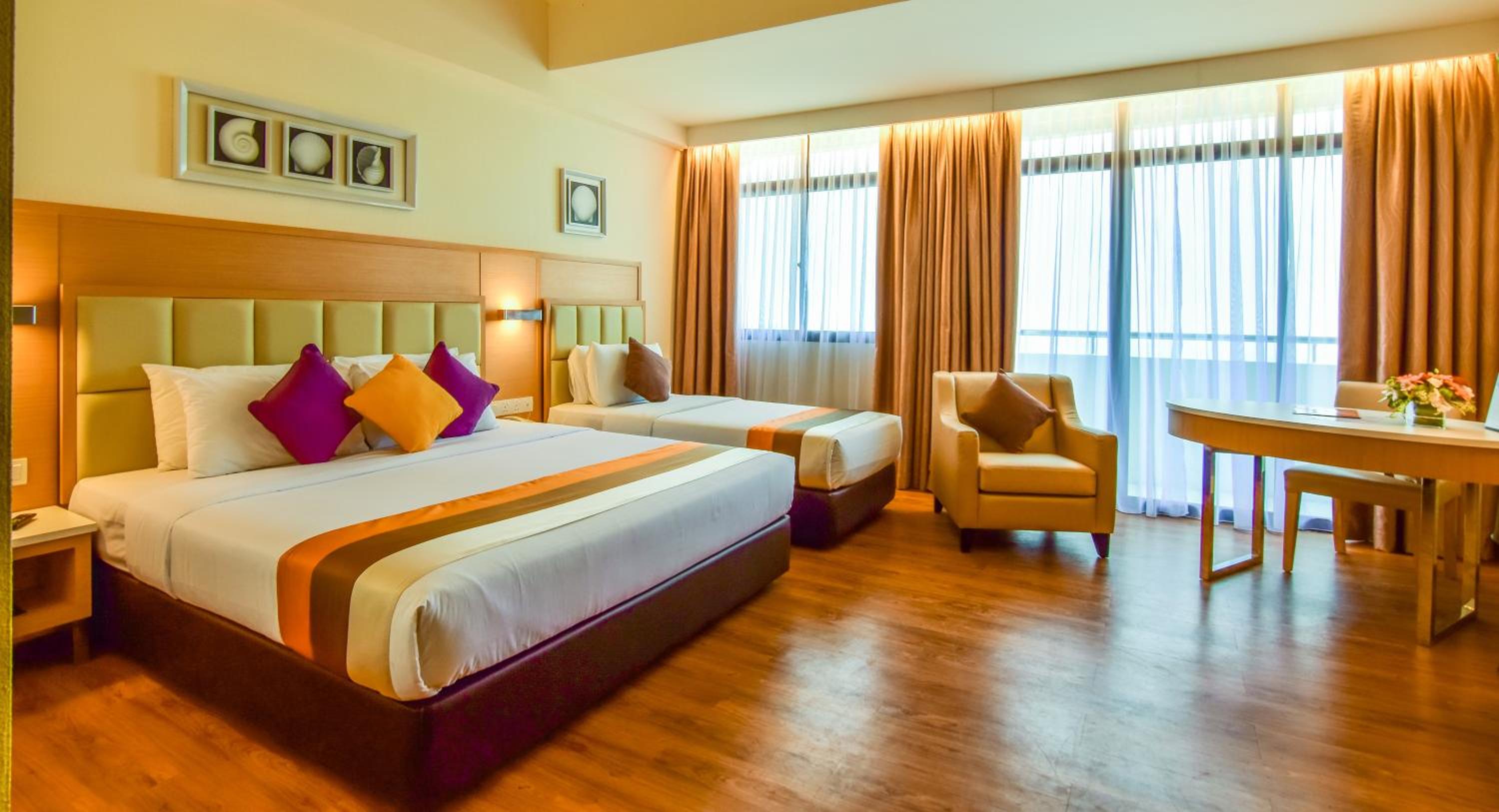 Premium Triple Suite with Bathtub & Sea view - Photo 1
