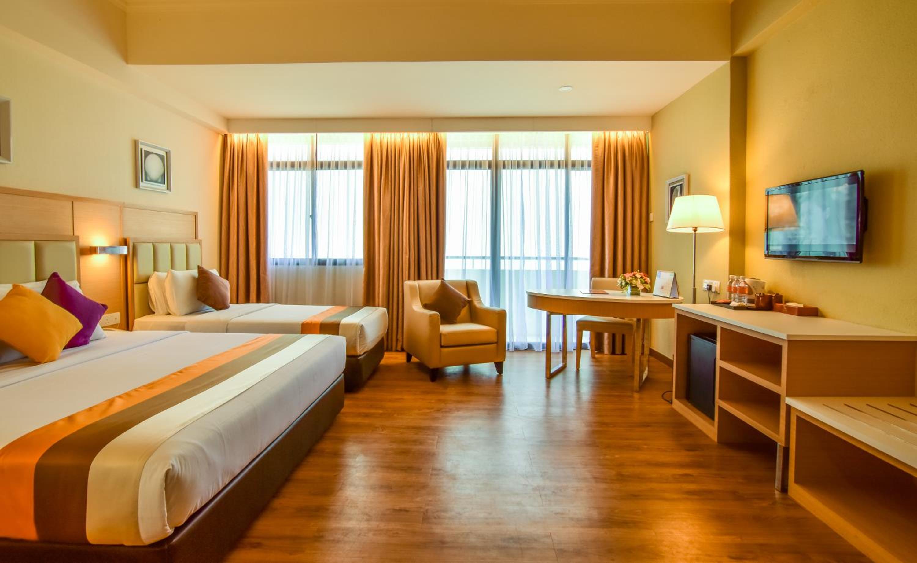Premium Triple Suite with Bathtub & Sea view - Photo 2