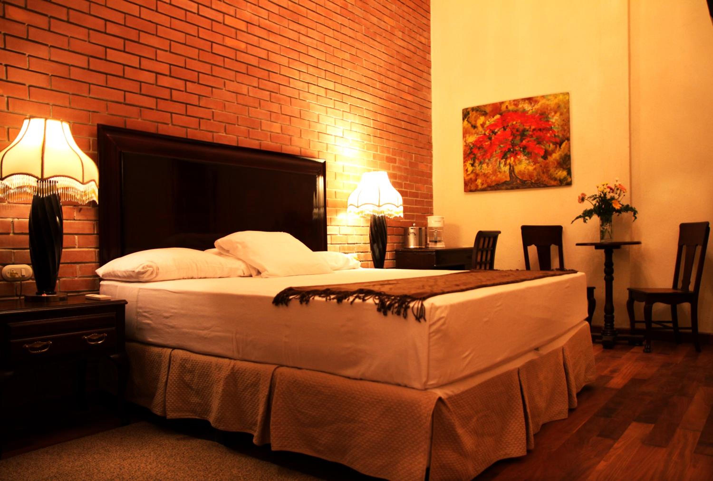 Deluxe King Suite photo 1