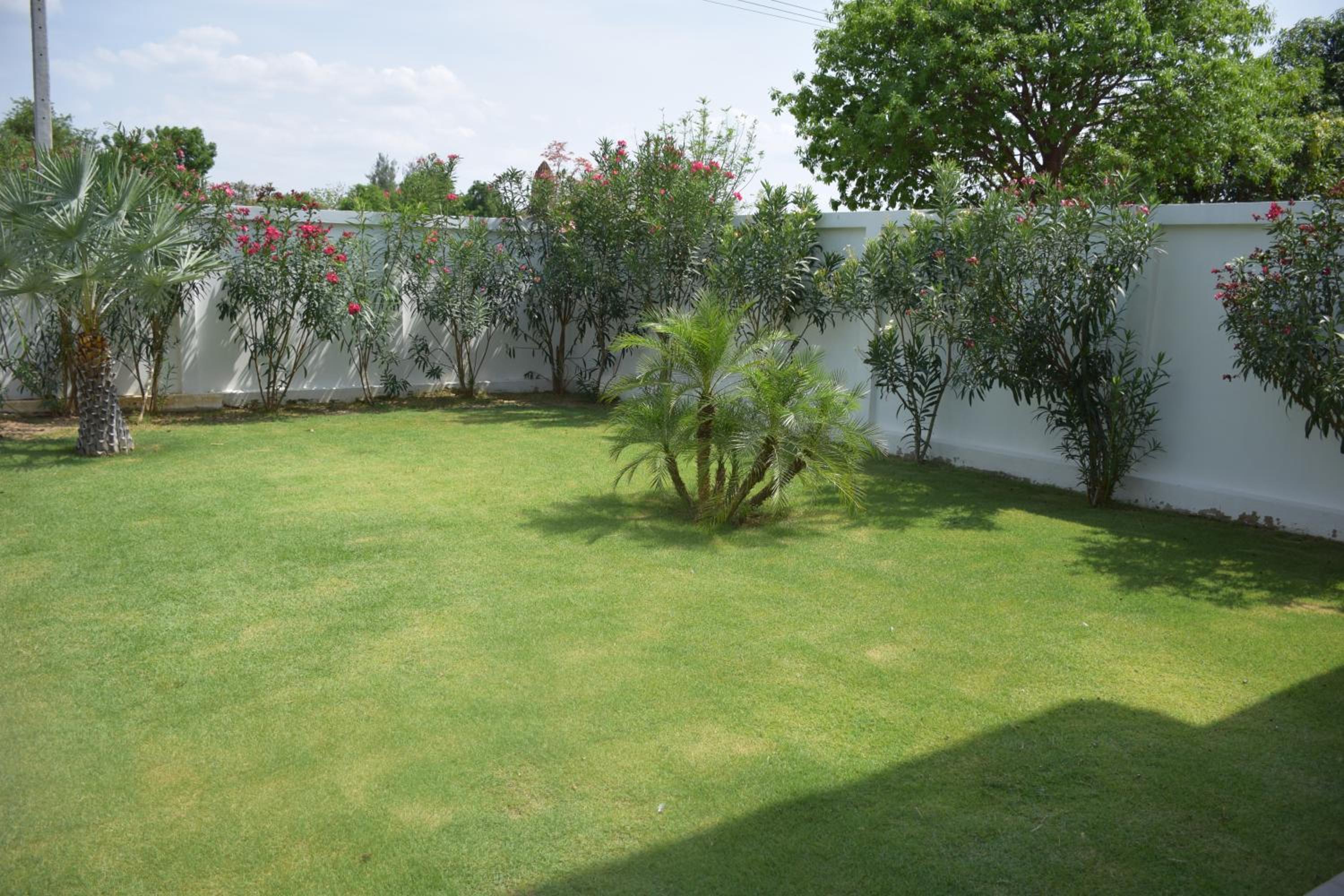Laurier Deluxe Double Room with Garden View photo 3