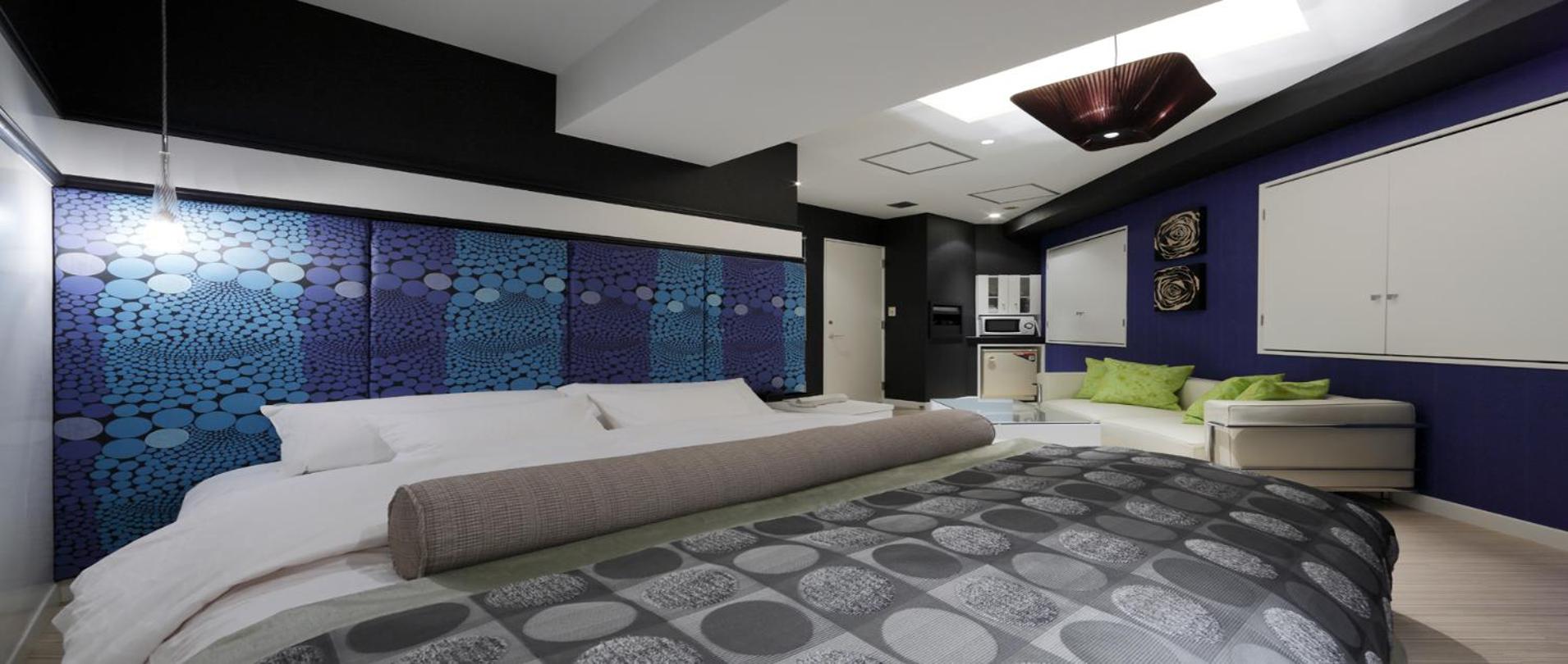 Queen Room photo 2