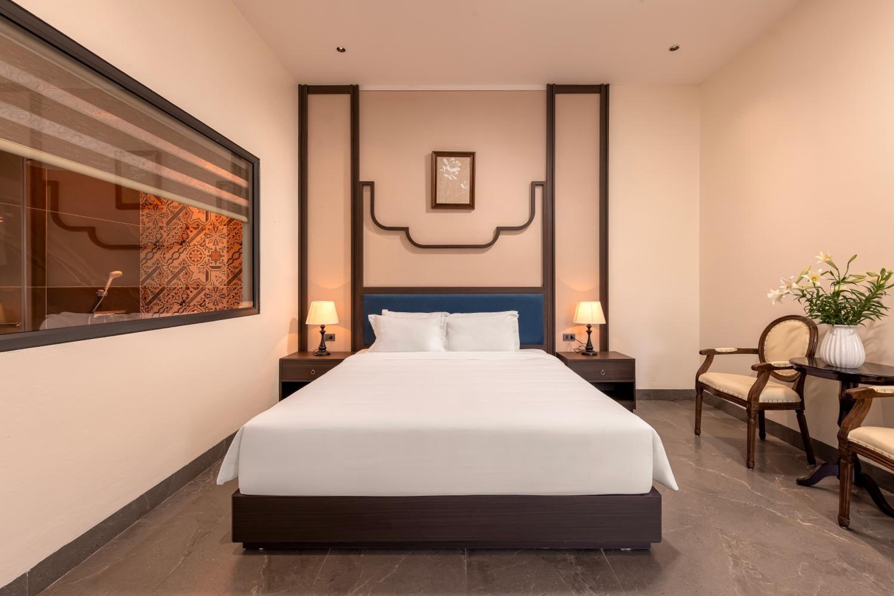 Deluxe Double Room with Bath photo 2