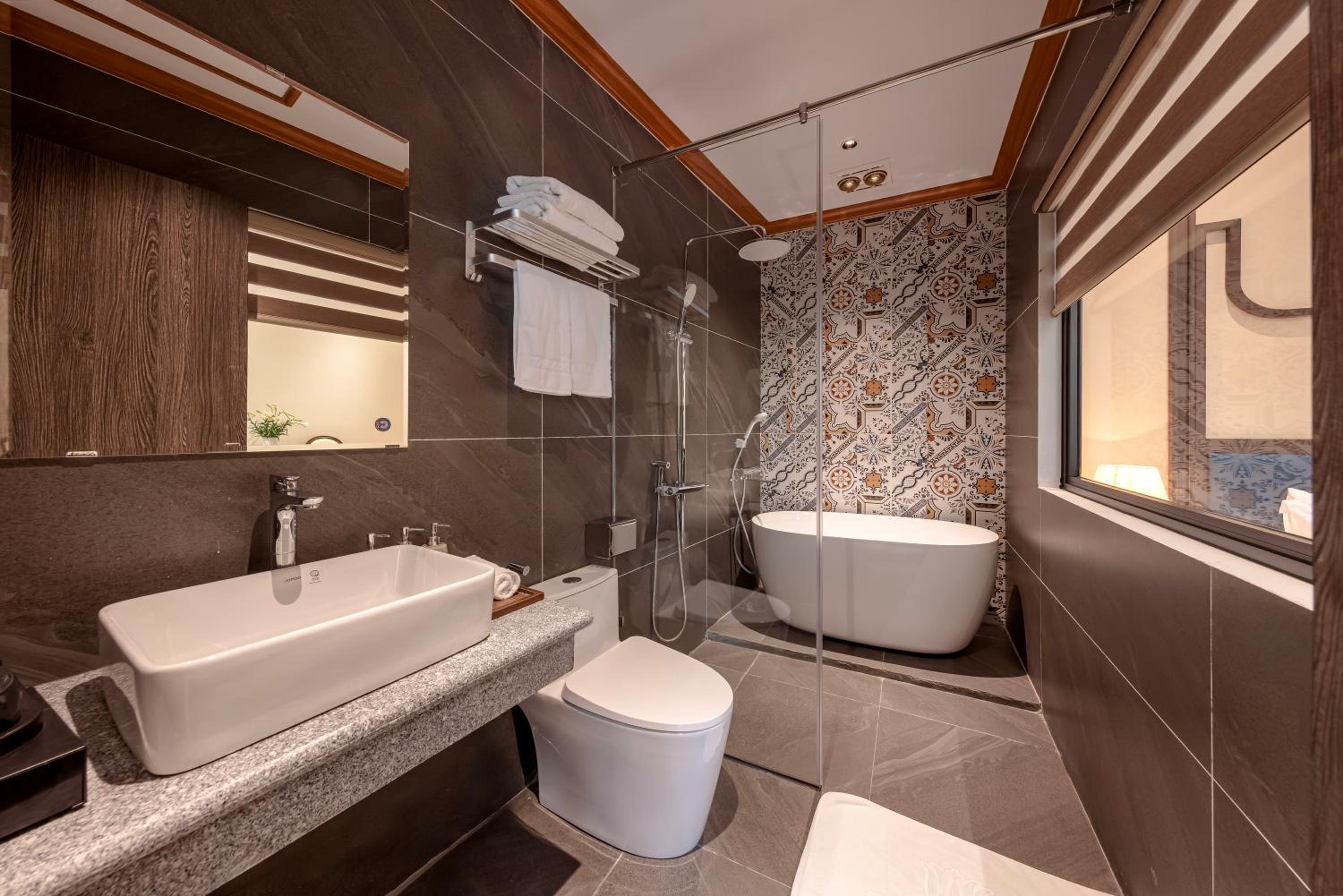 Deluxe Double Room with Bath photo 3