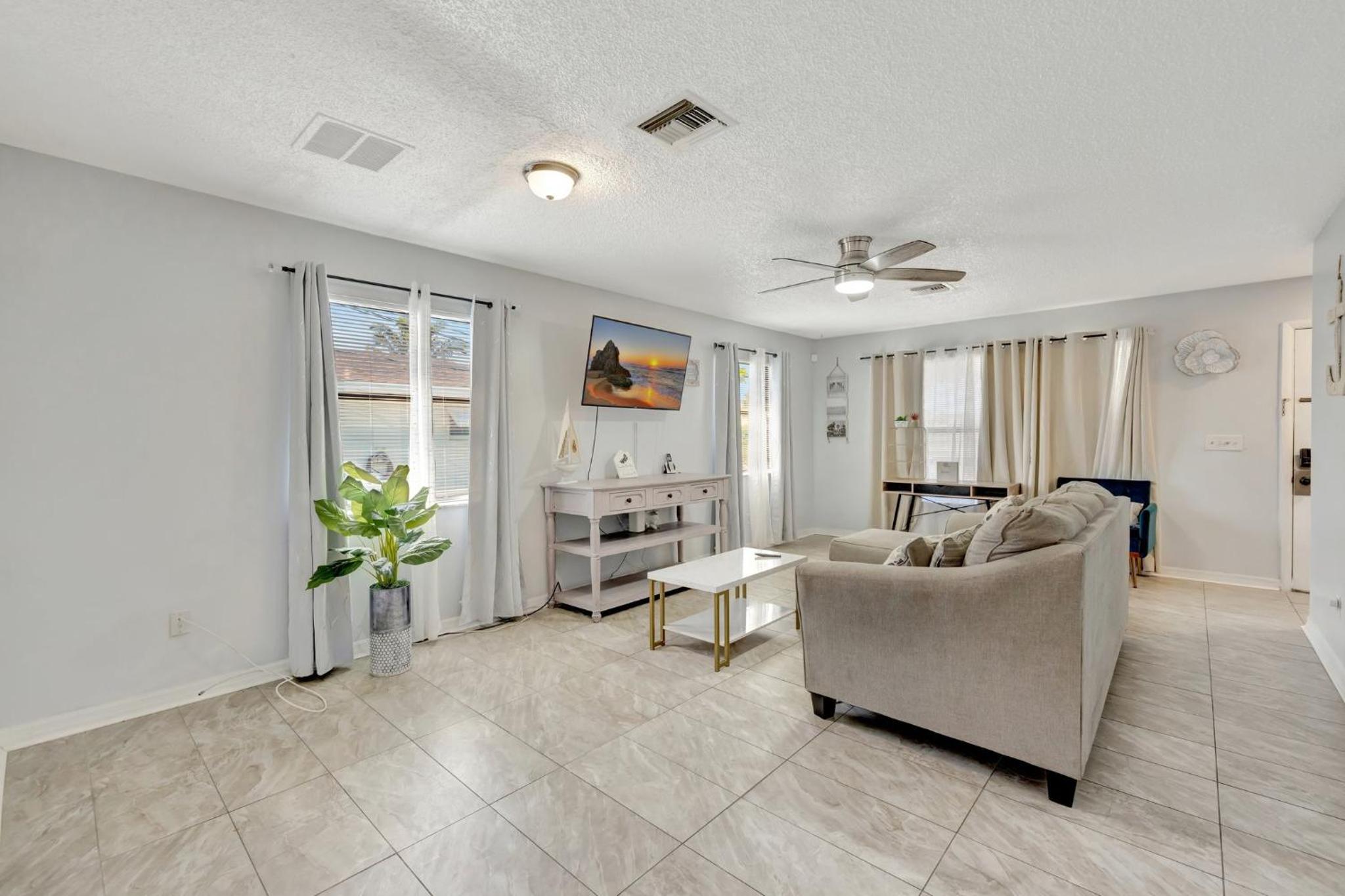 Two-Bedroom Apartment with Balcony photo 3