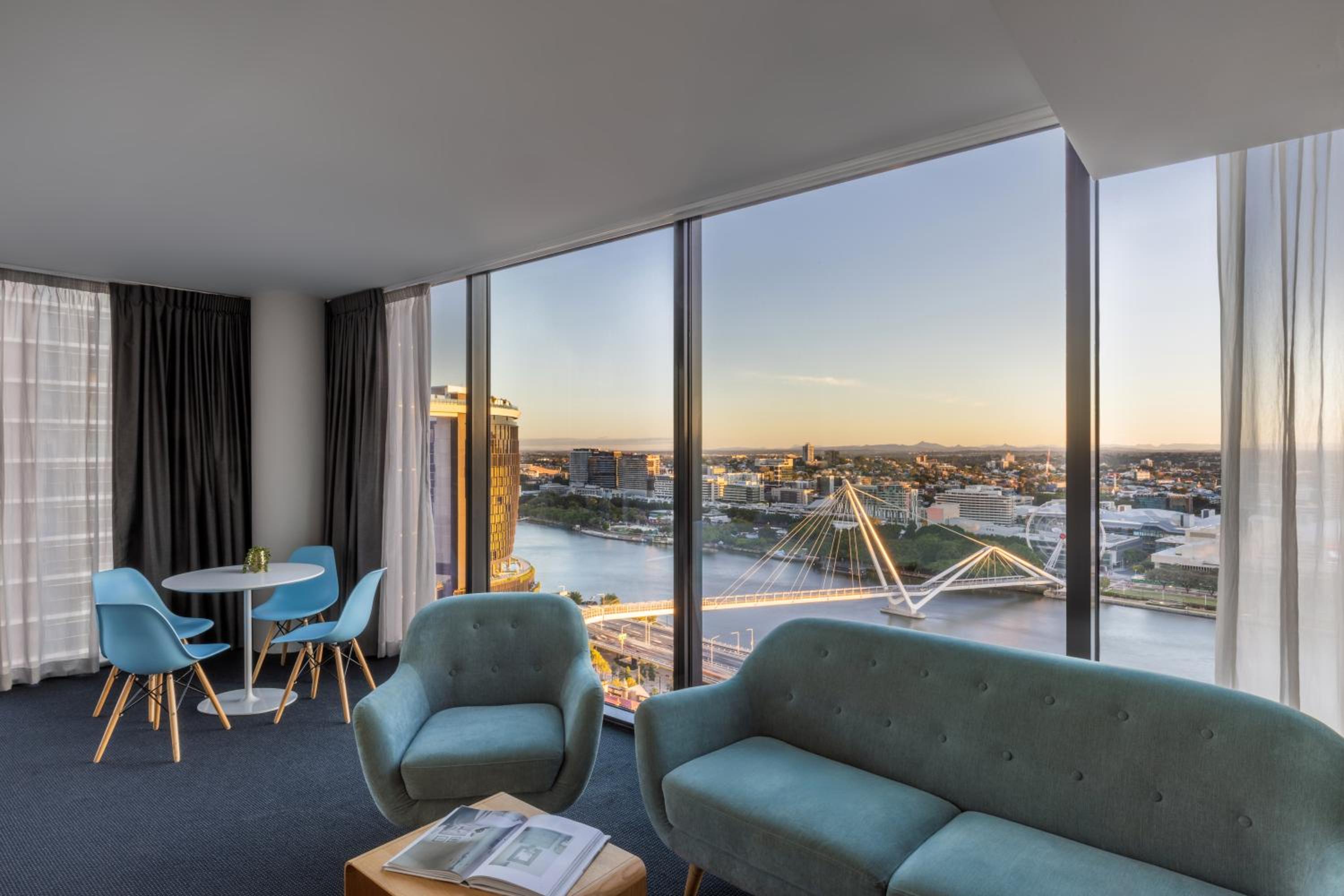 Executive King Suite - River Side thumbnail 6