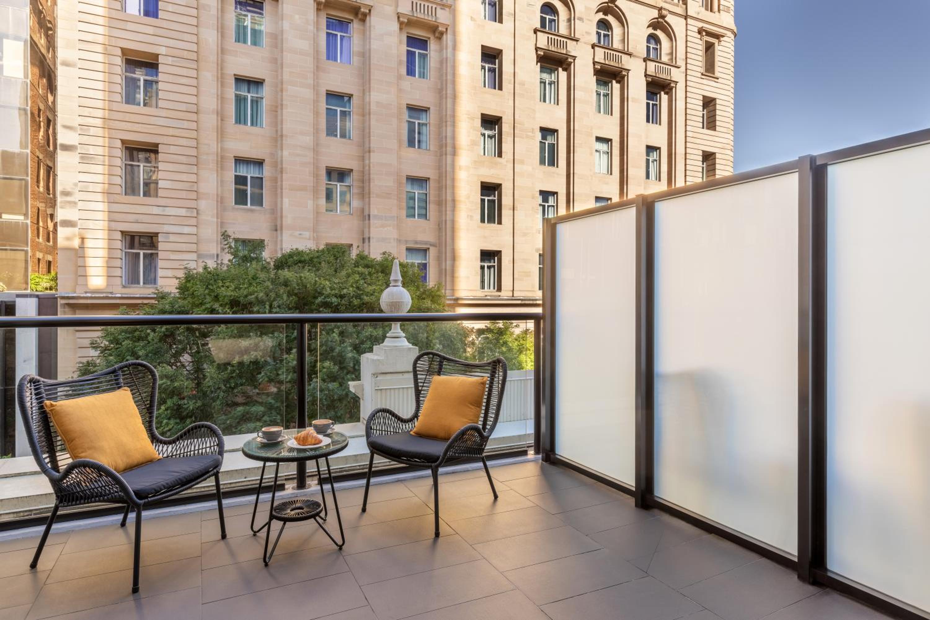 Standard King Room with Balcony thumbnail 5