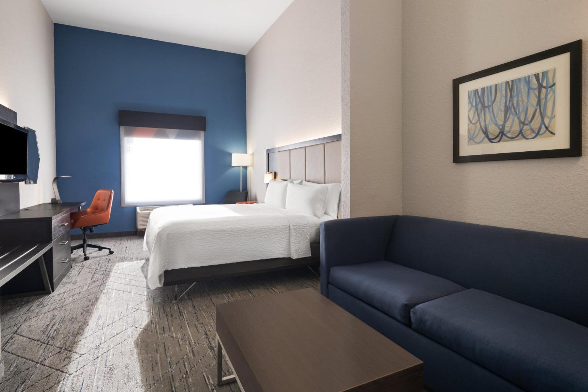 Standard King Room with Accessible Tub - Mobility Access - Photo 4