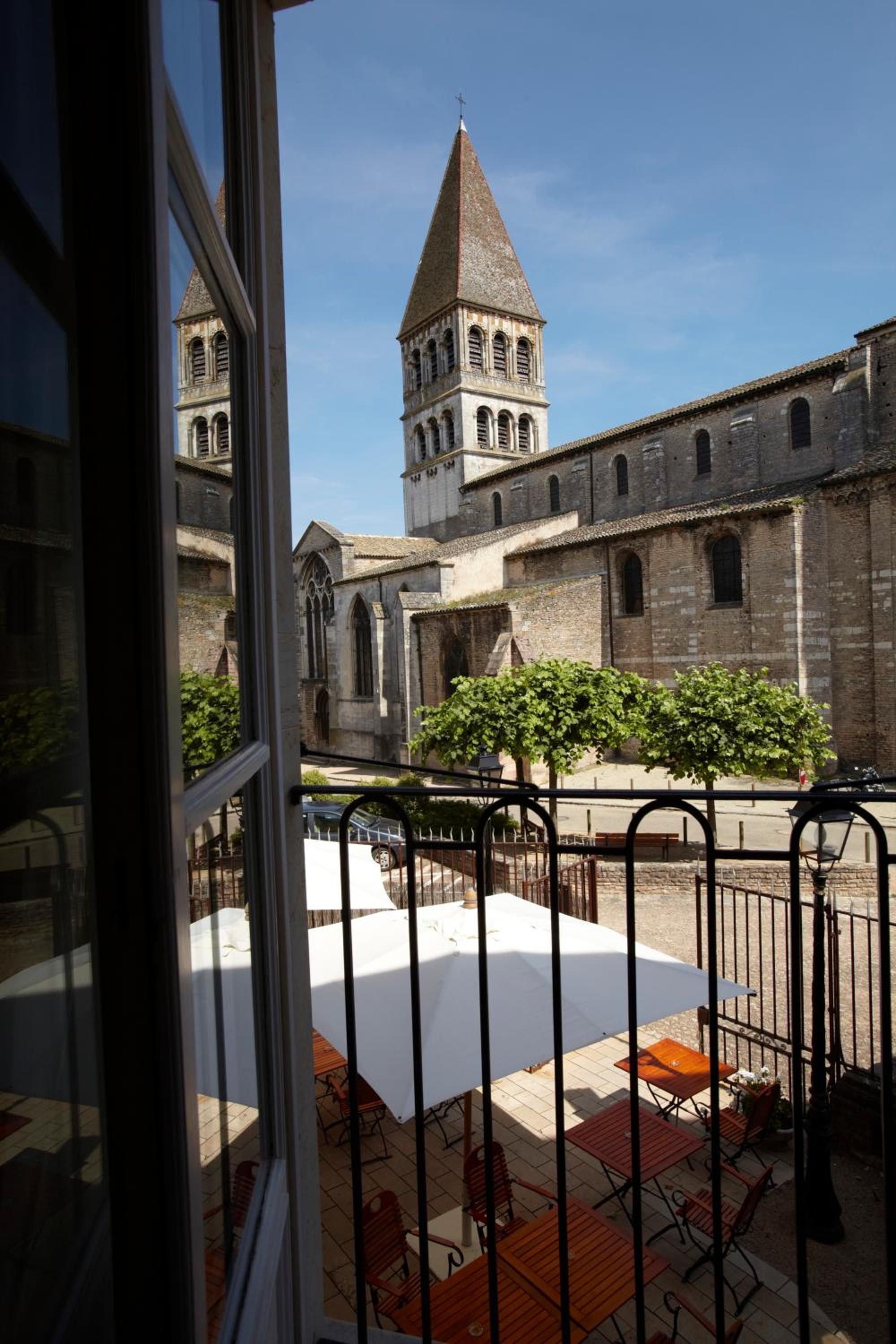Double Room with Abbey View - Photo 8