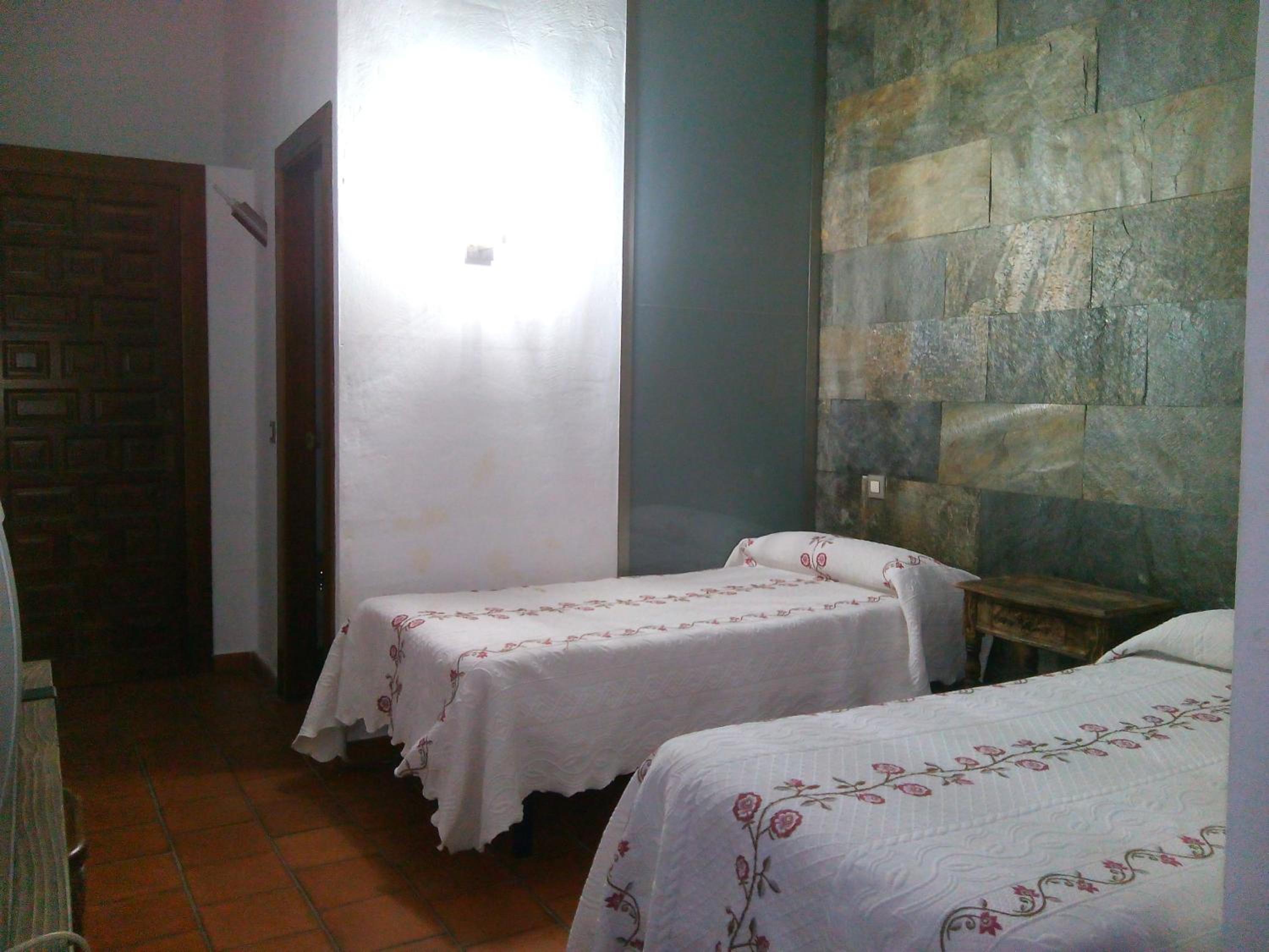 Seven-Bedroom House photo 3