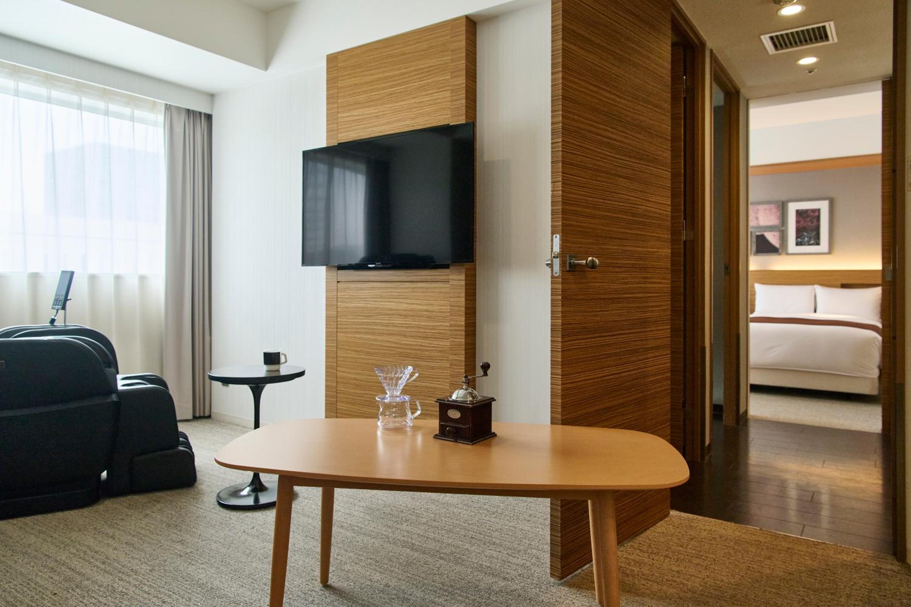CROSS FLOOR - Cross Suite Twin Room with Lounge Access