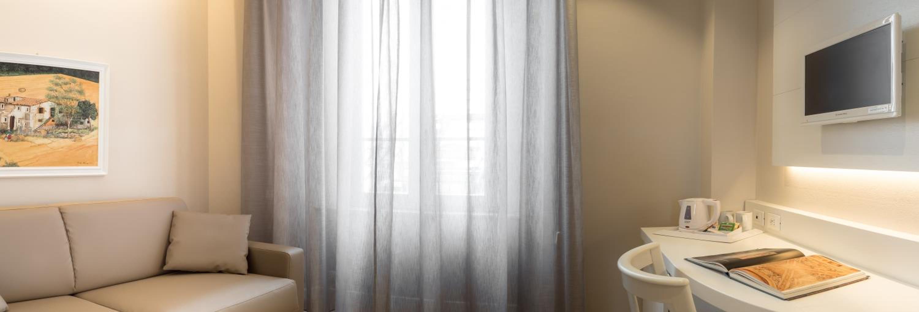 Deluxe Junior Suite - Photo 2