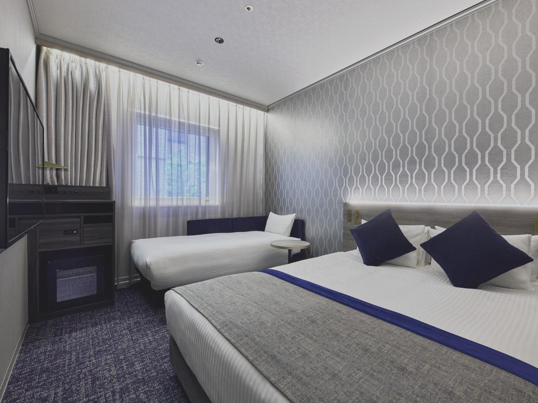 Double Room (20sqm) with Shower Booth and Sofa Bed for 3 People - Non-Smoking photo 3