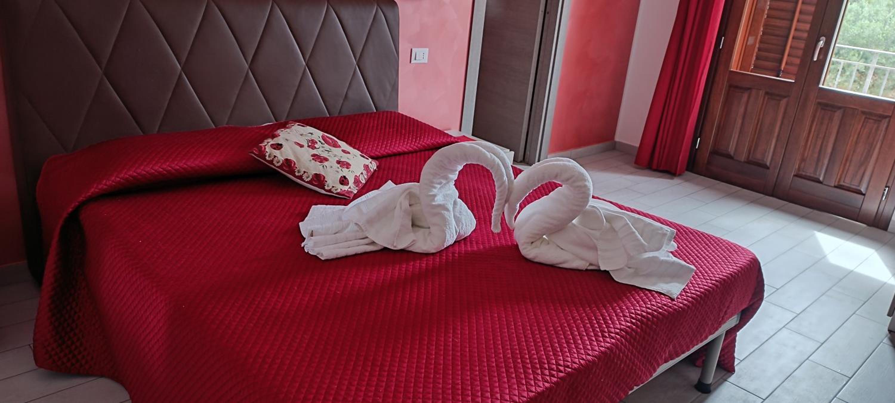 Deluxe Double Room with Balcony photo 2