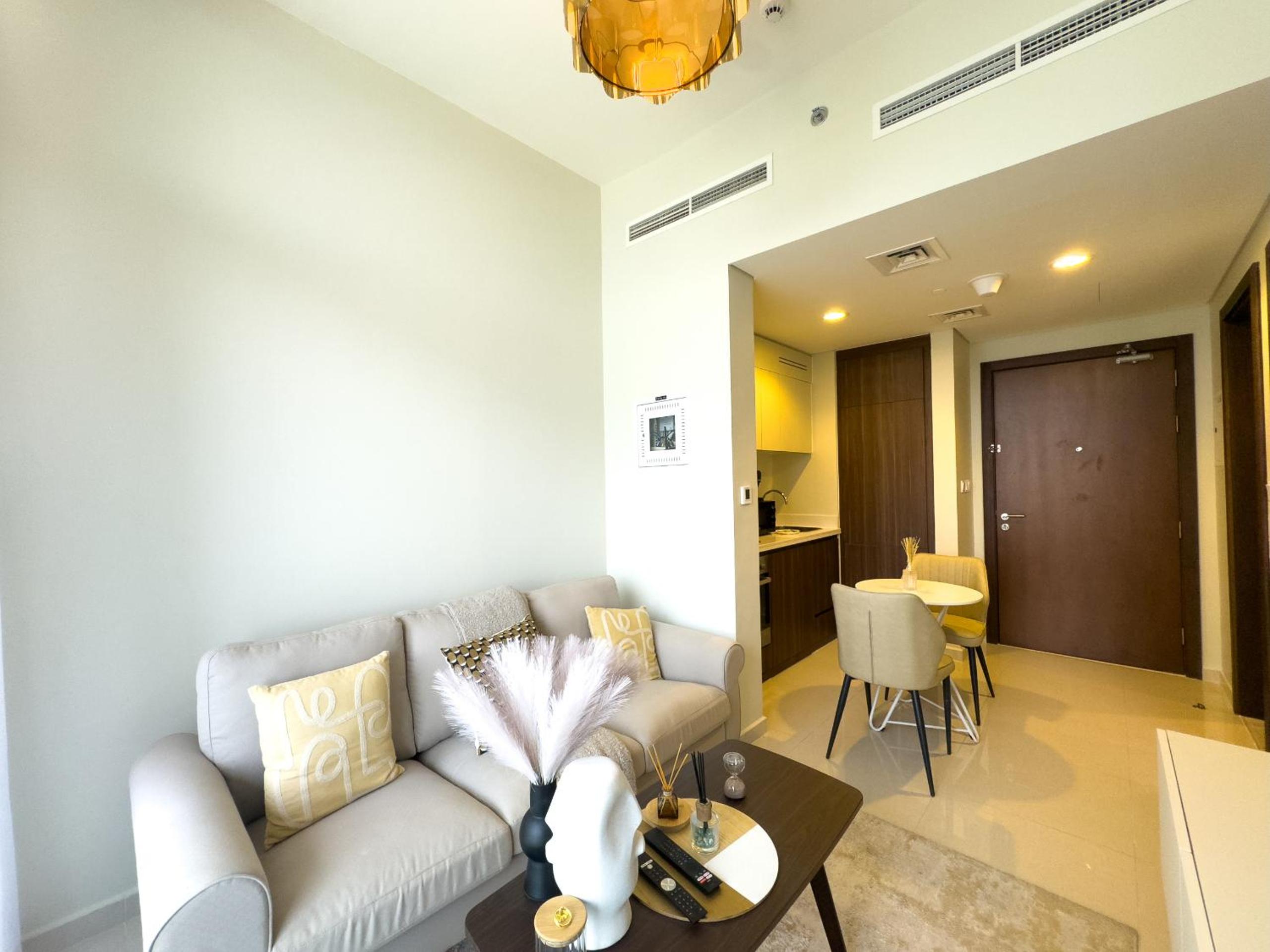 One-Bedroom Apartment with Balcony photo 2