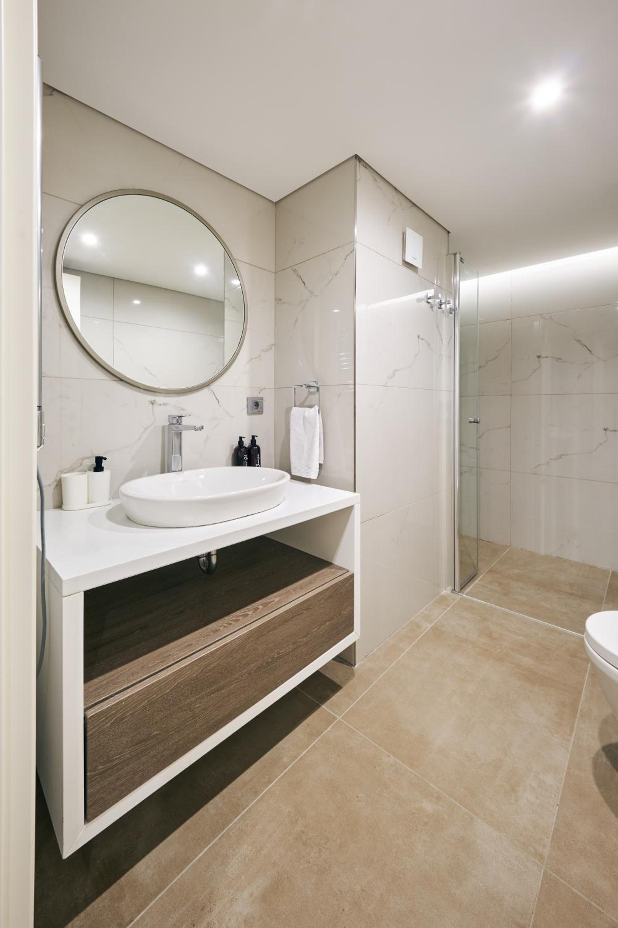 Deluxe One-Bedroom Apartment