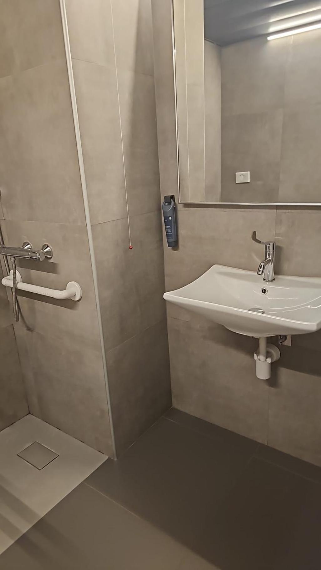 Double Room - Disability Access photo 2