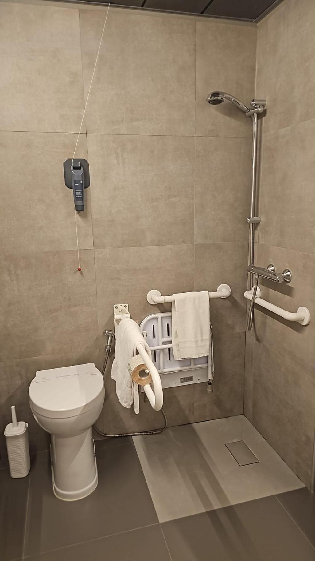 Double Room - Disability Access photo 3