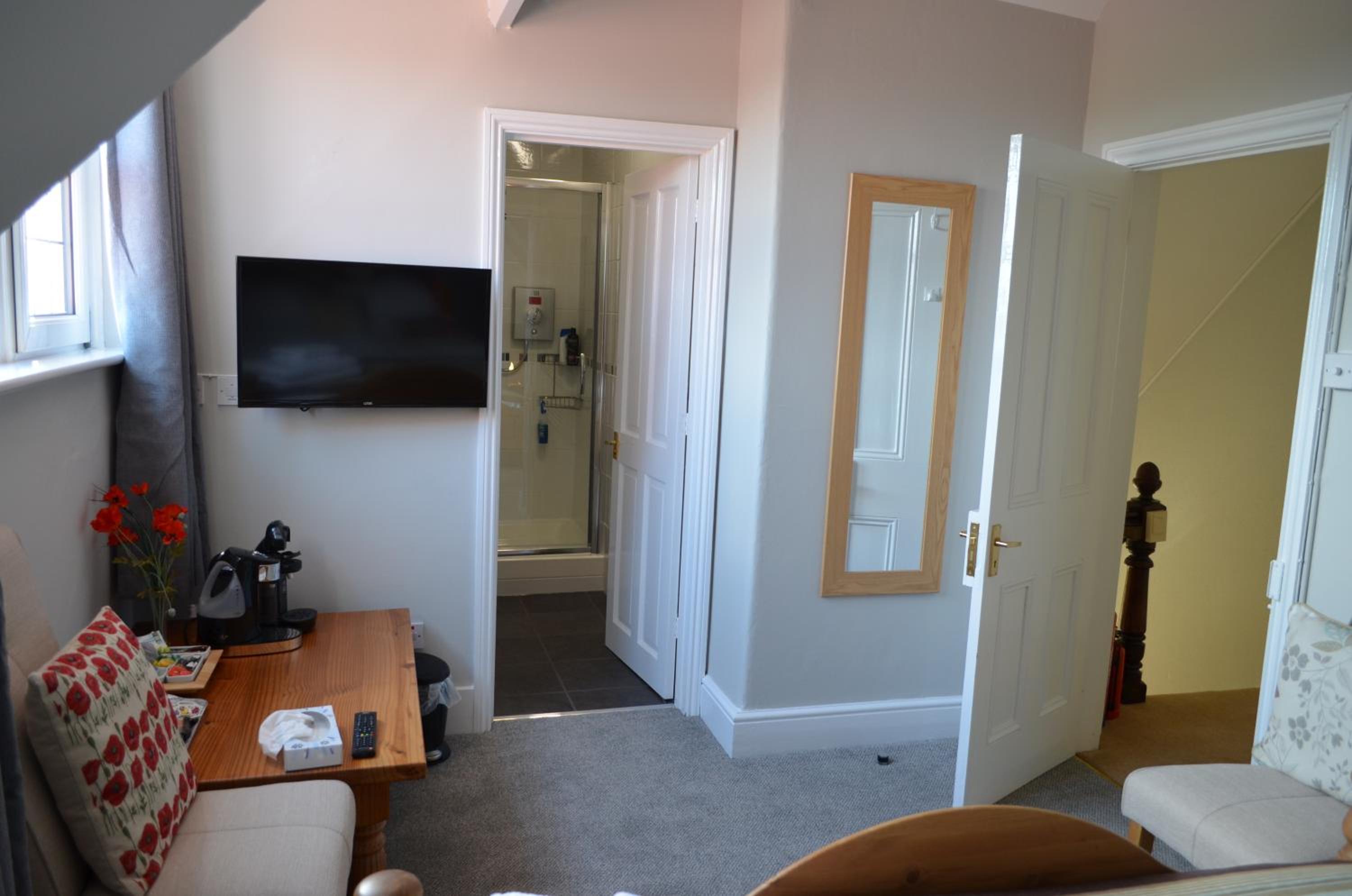 Deluxe Double Room with Shower photo 2