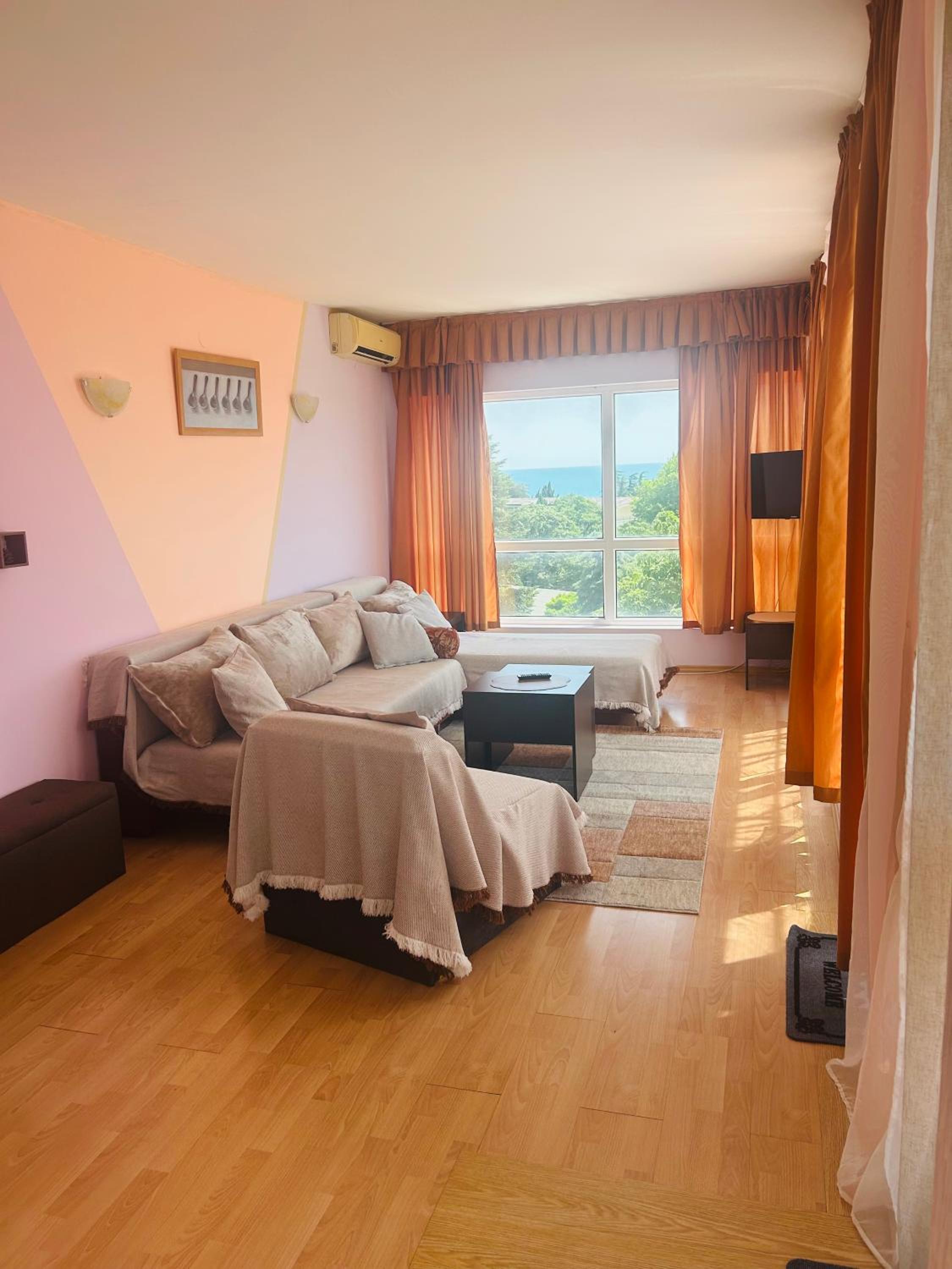 One-Bedroom Apartment with Sea View photo 1