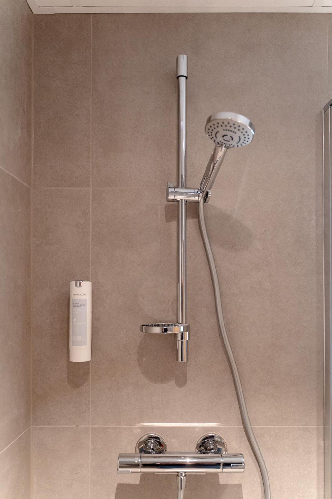 Deluxe Double Room with Shower photo 2