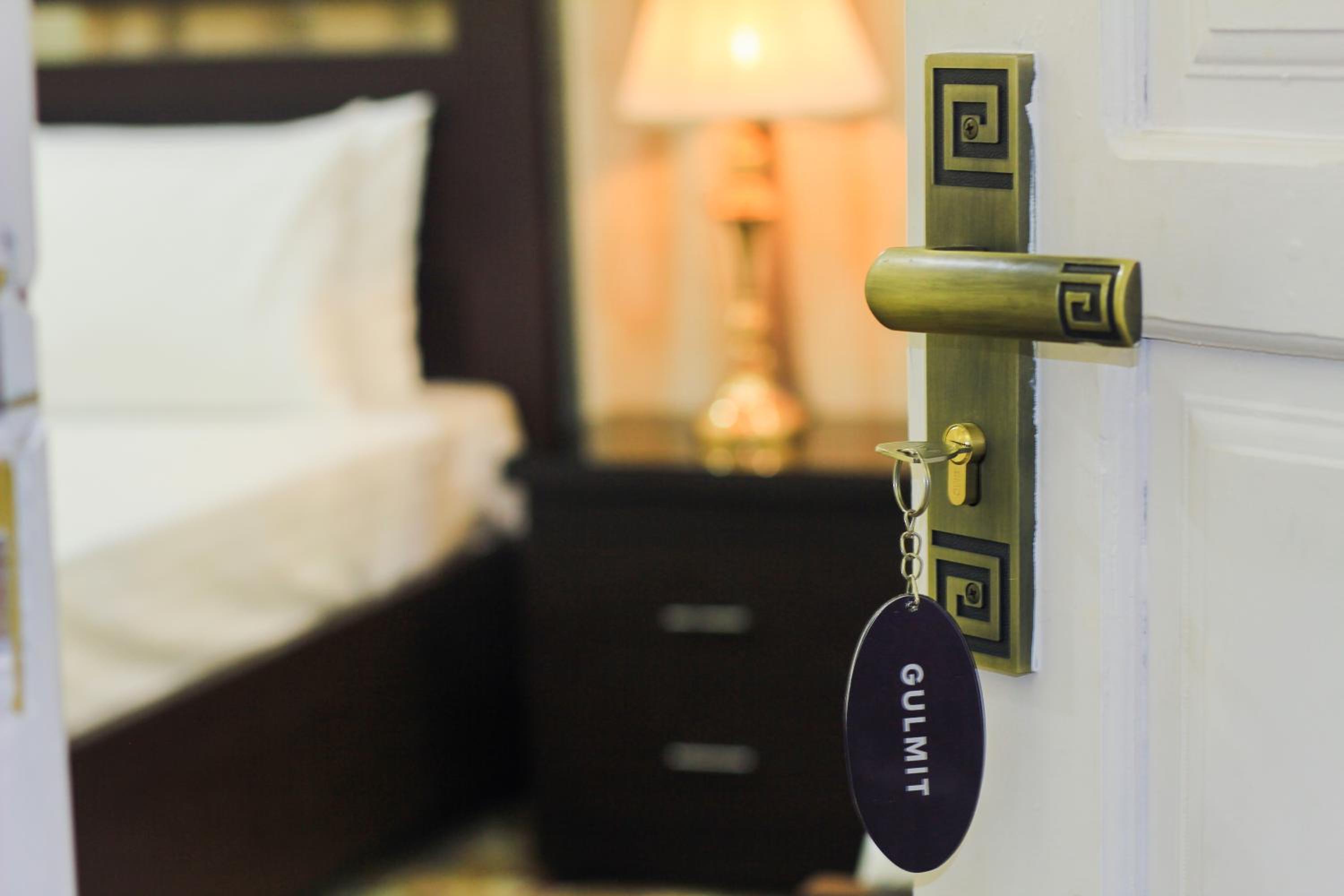 Deluxe King Room photo 1