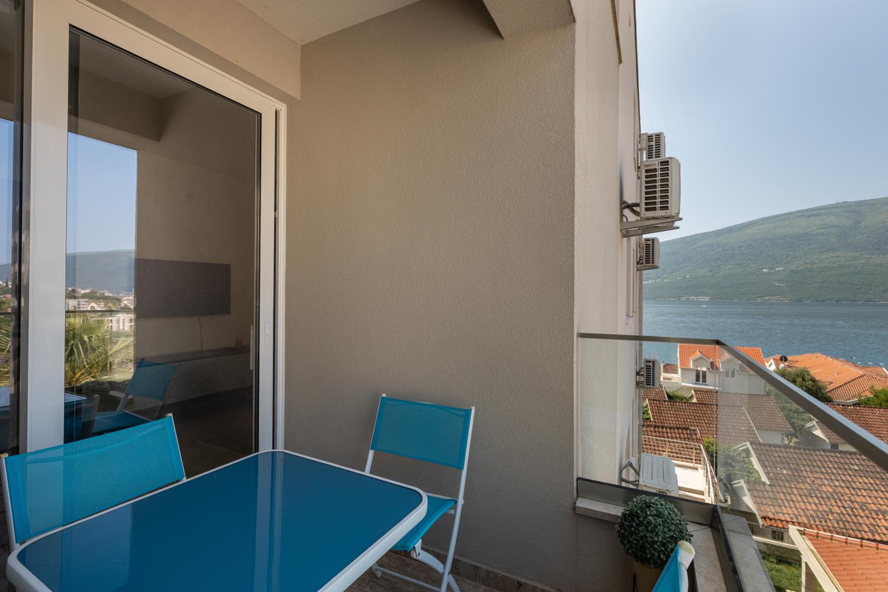 One-Bedroom Apartment with Sea View