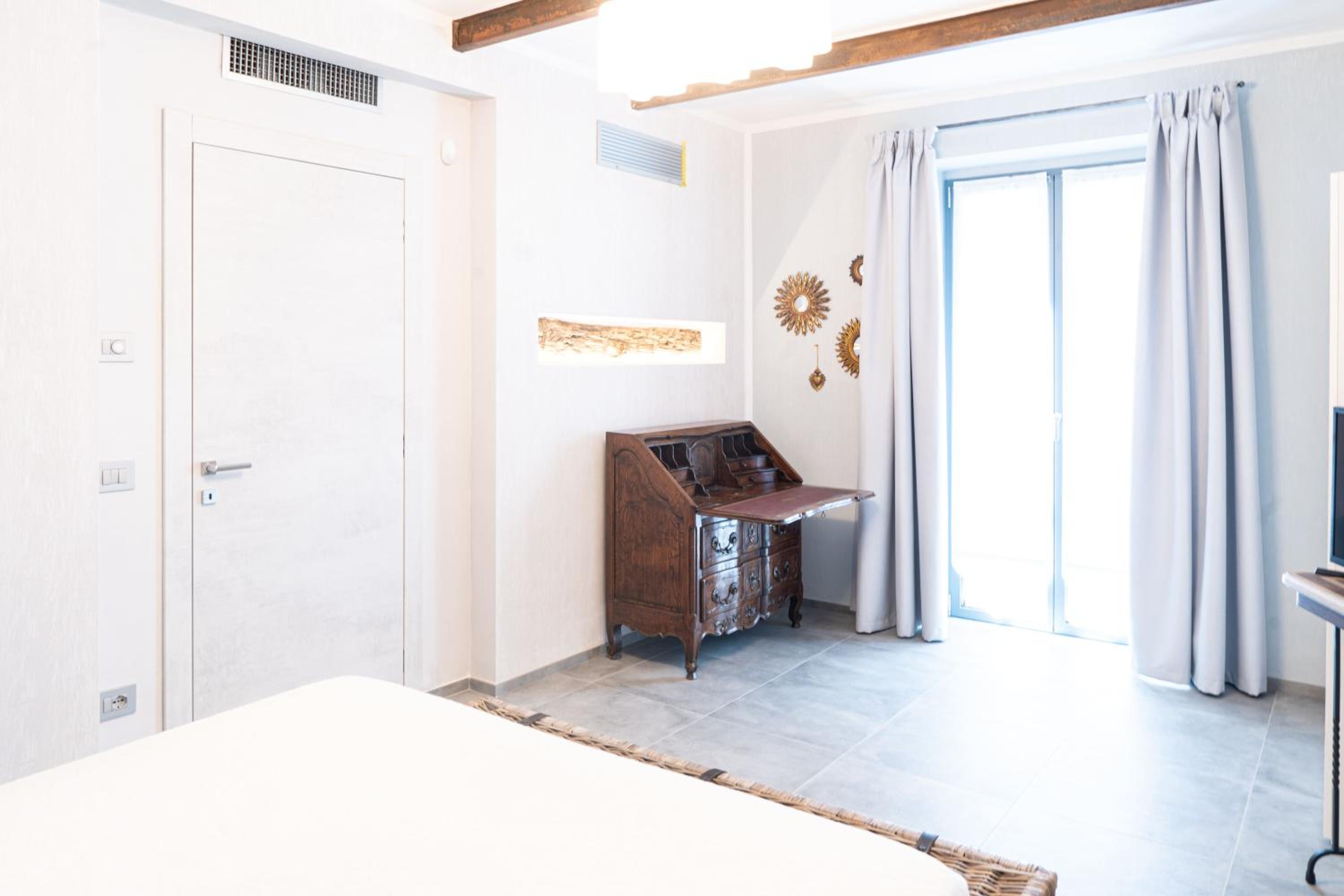 Suite with Spa Access photo 2