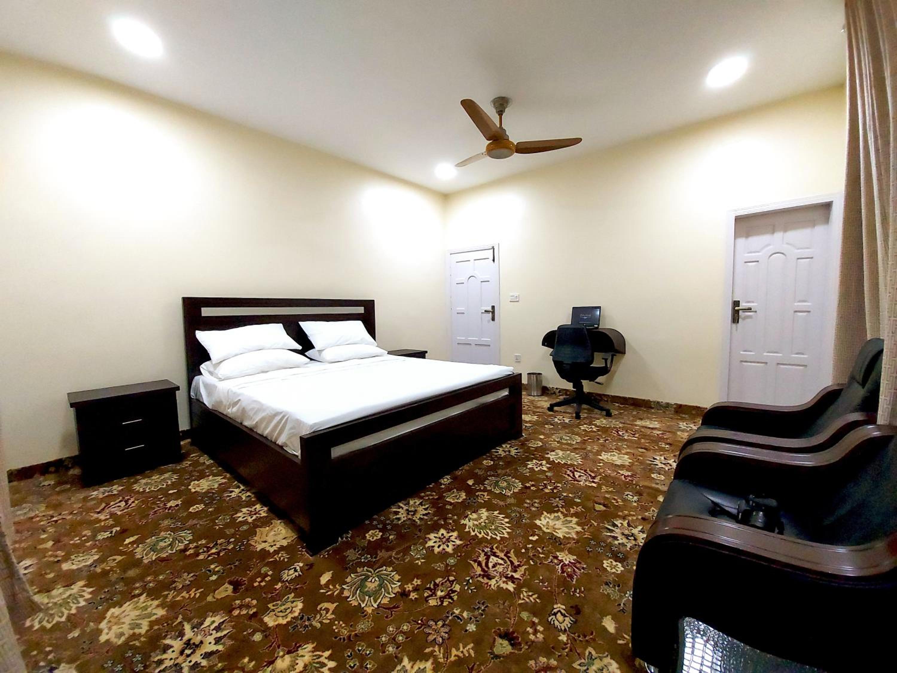 Deluxe King Room photo 3
