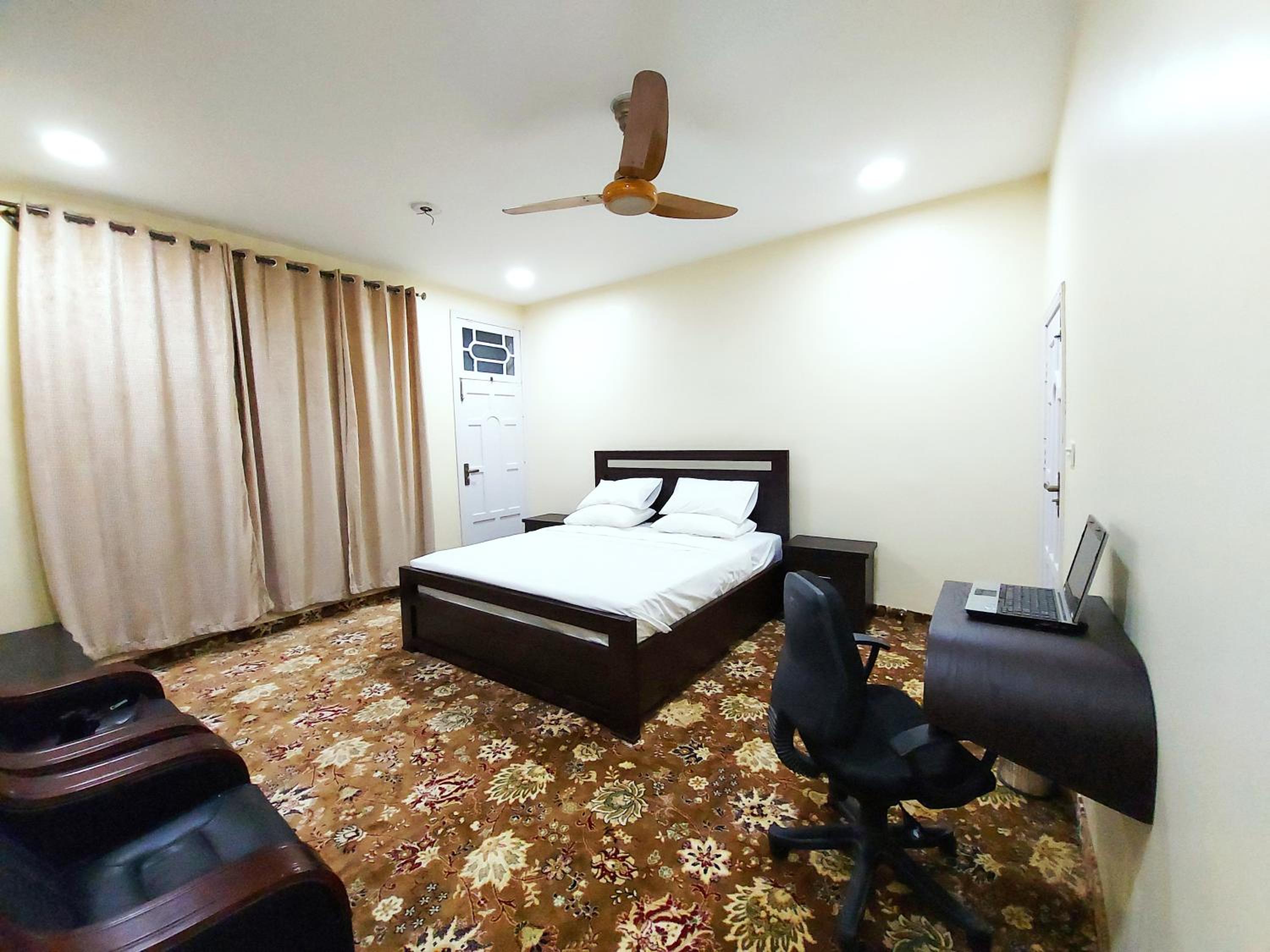 Deluxe King Room