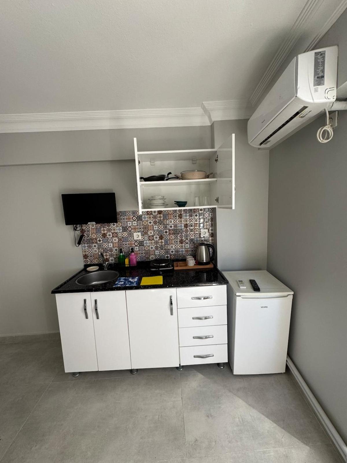 One-Bedroom Apartment photo 2