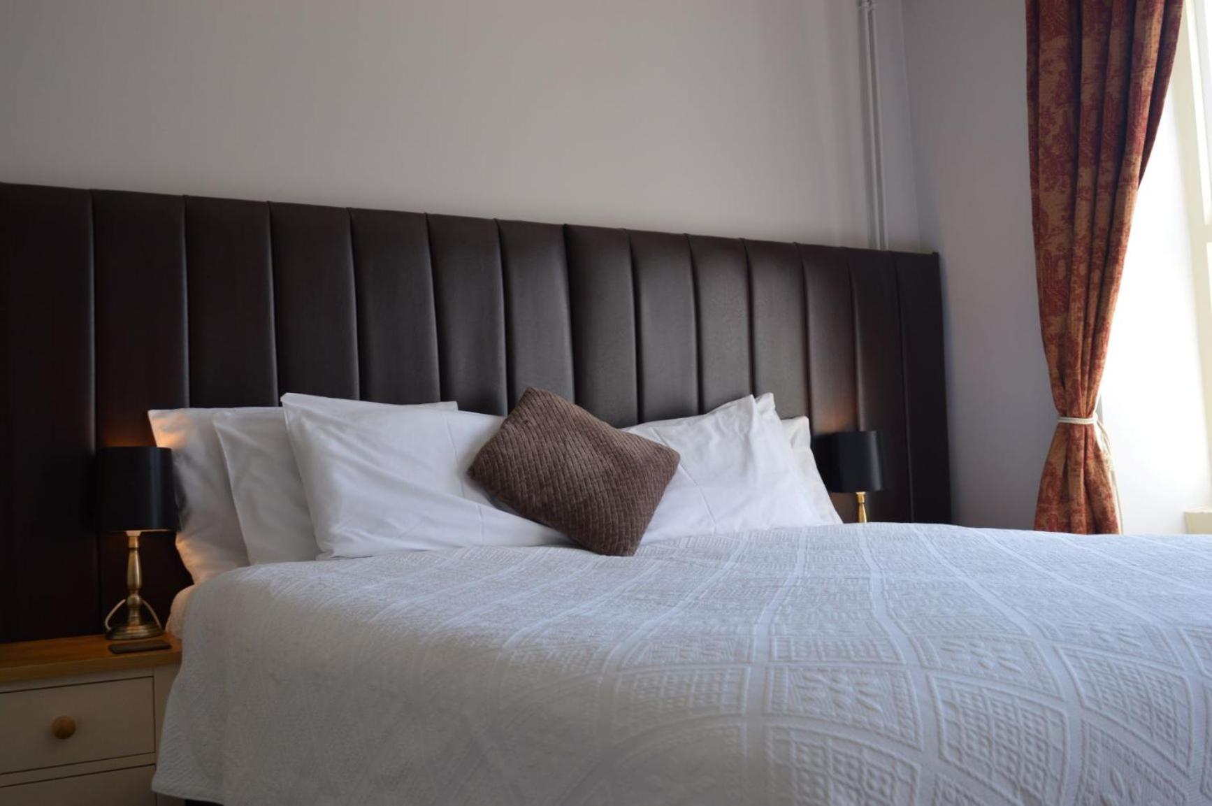 Large Double or Twin Room photo 1