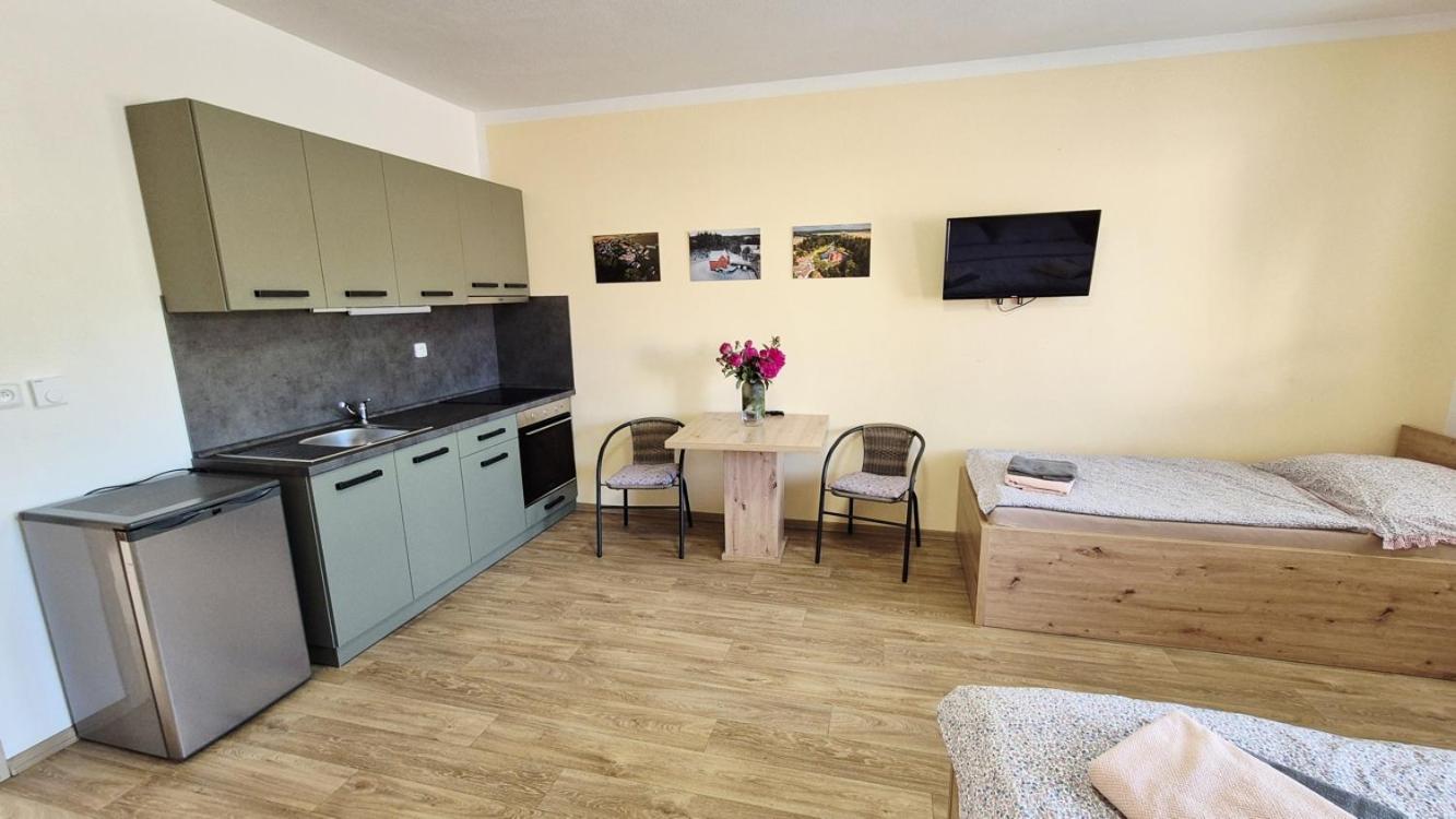 Deluxe King Suite photo 1