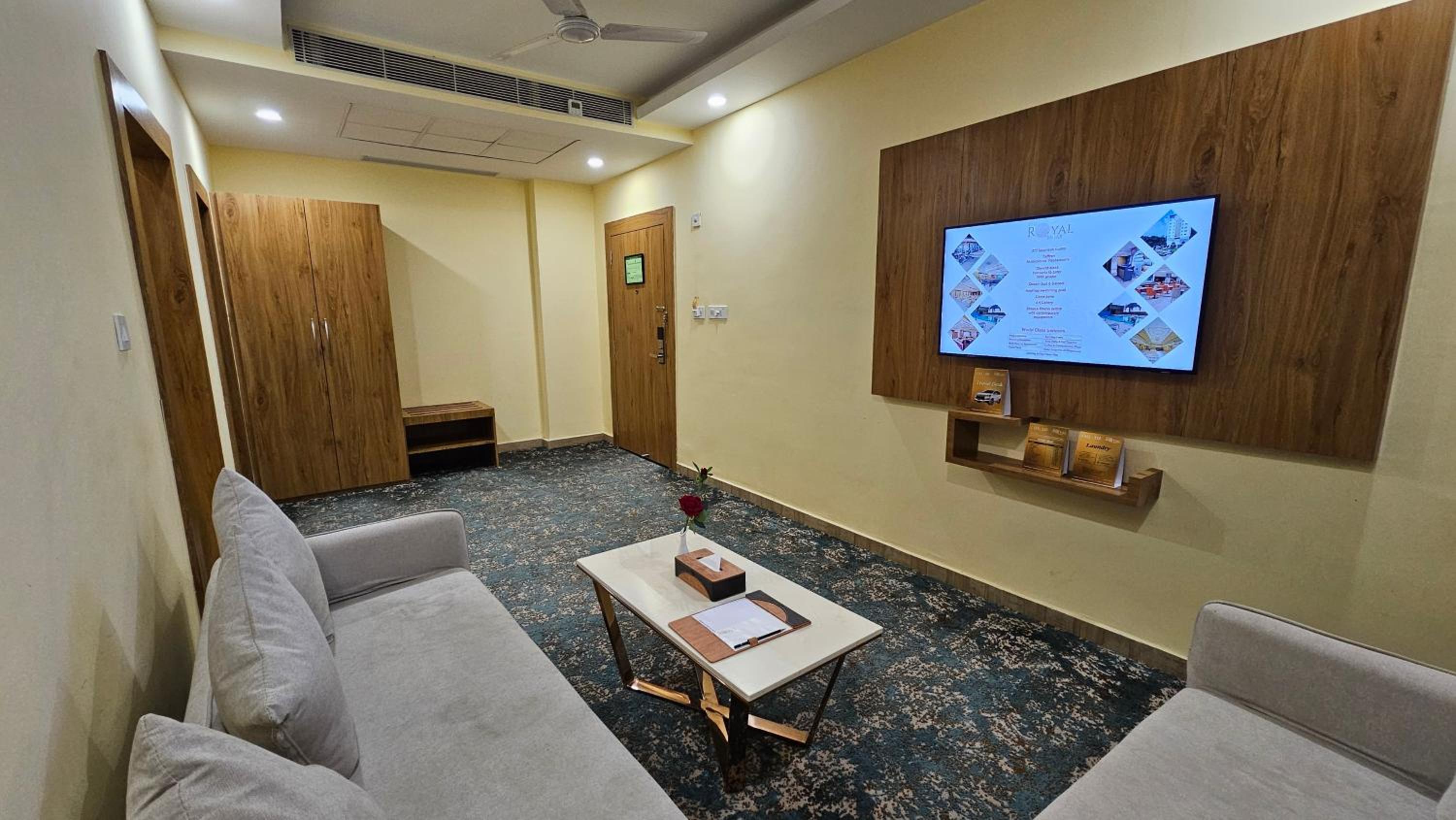 Deluxe Family Room - Photo 2