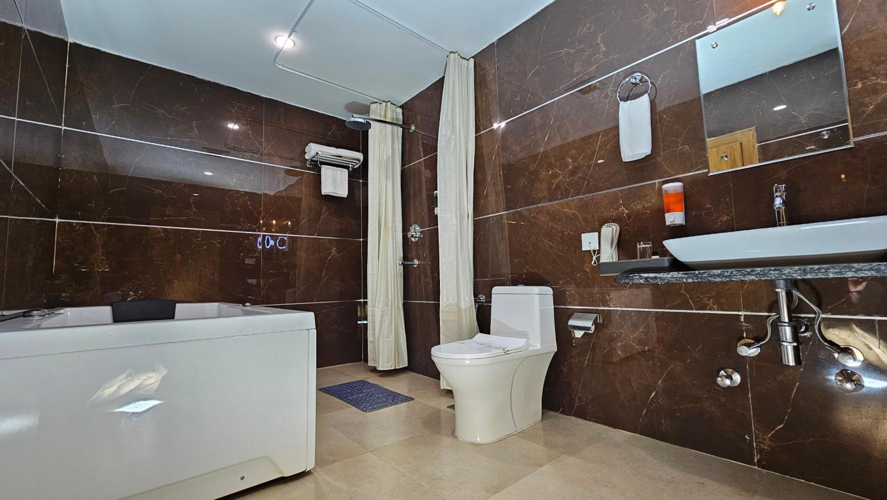 Deluxe Family Room - Photo 5