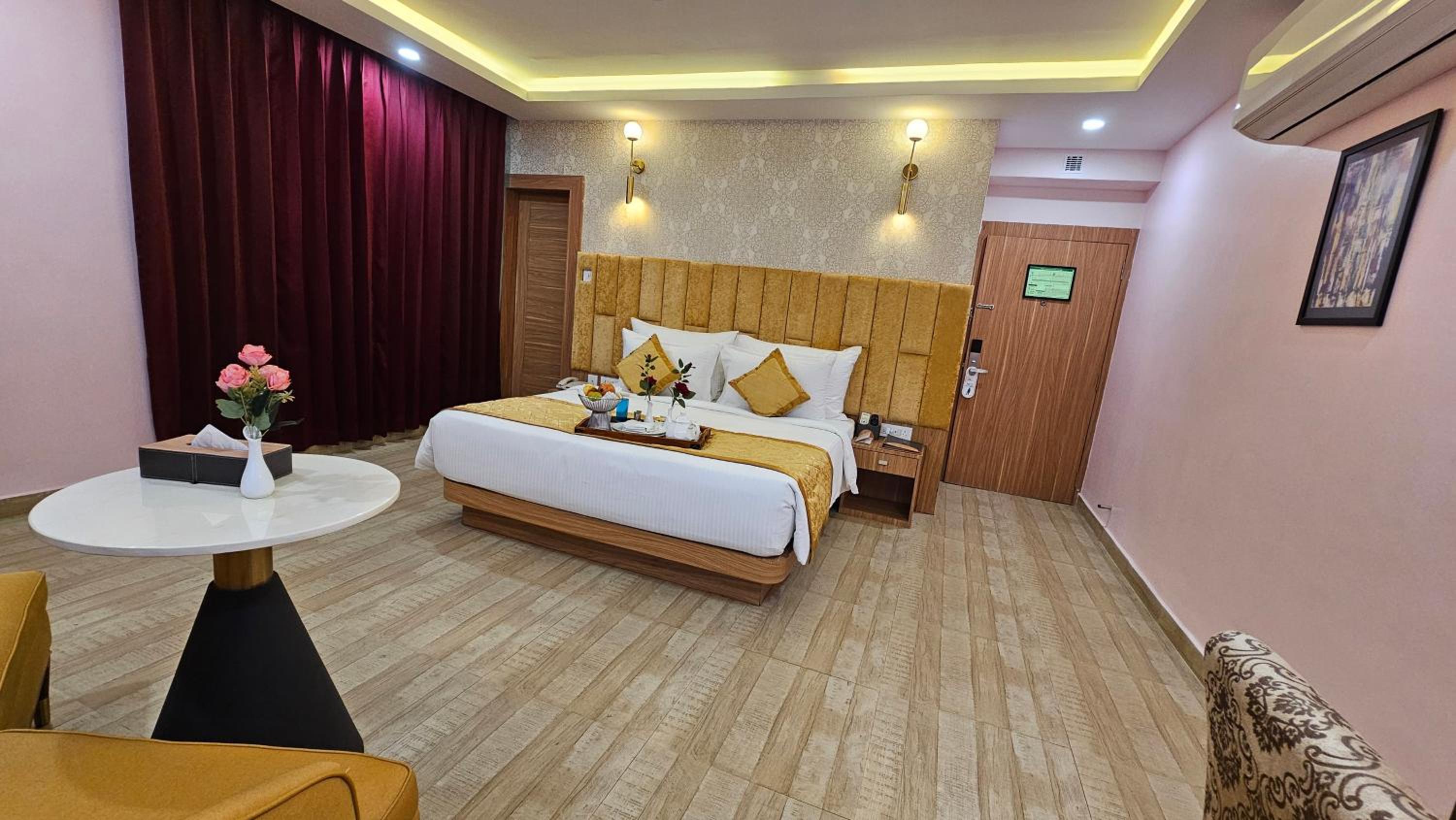 Deluxe King Room - Photo 1