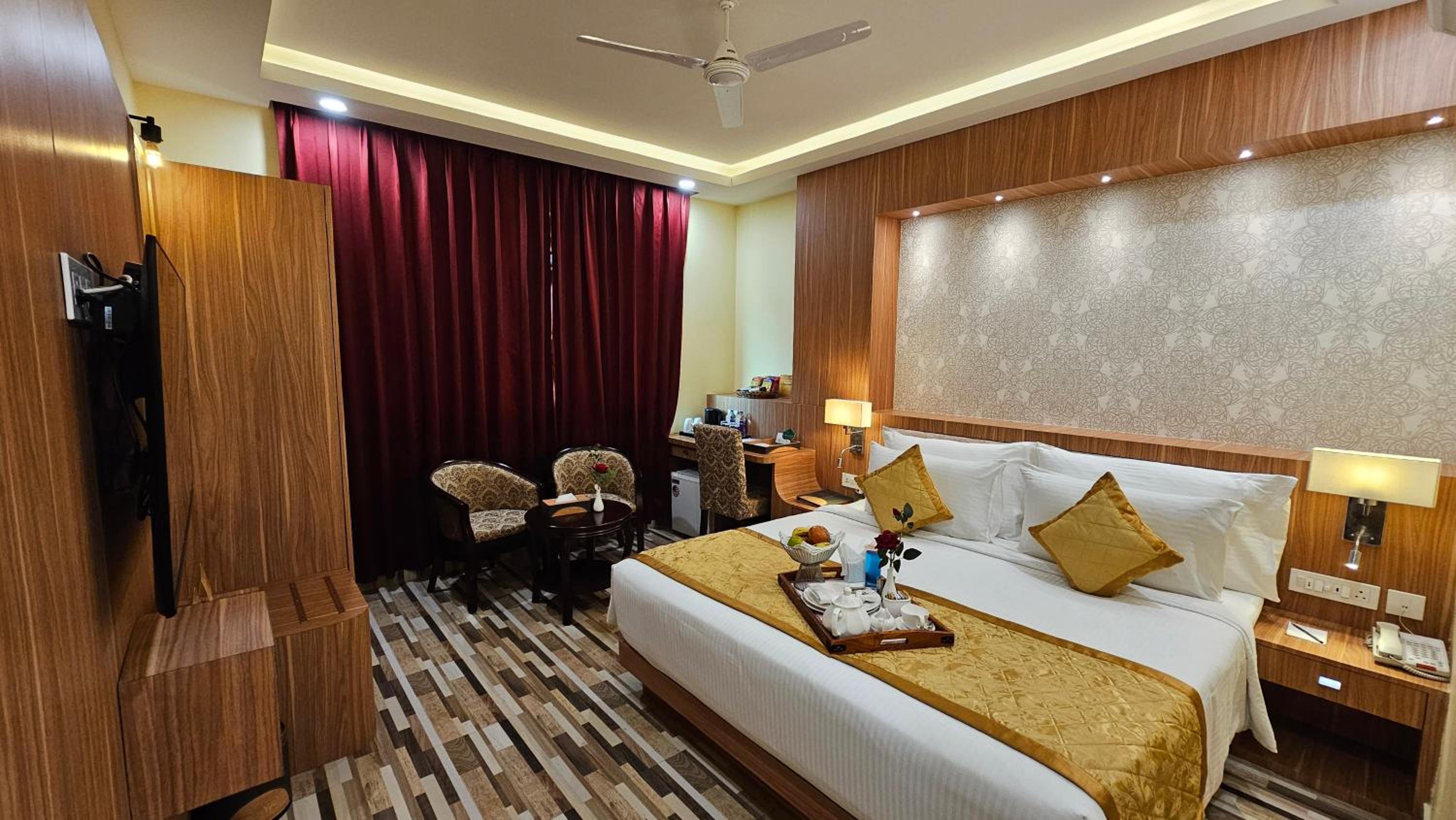King Suite - Photo 3