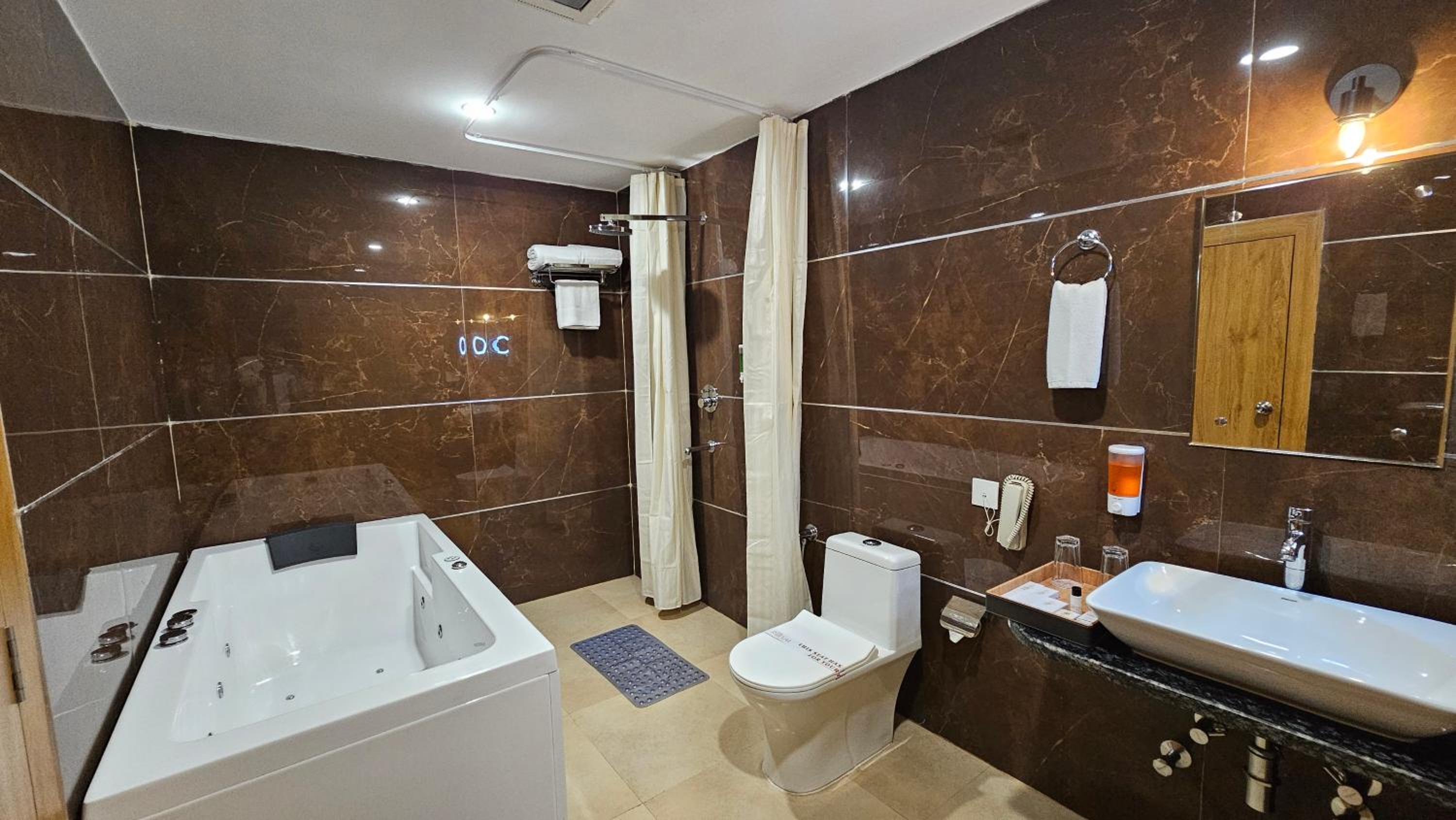 Deluxe Family Room - Photo 6