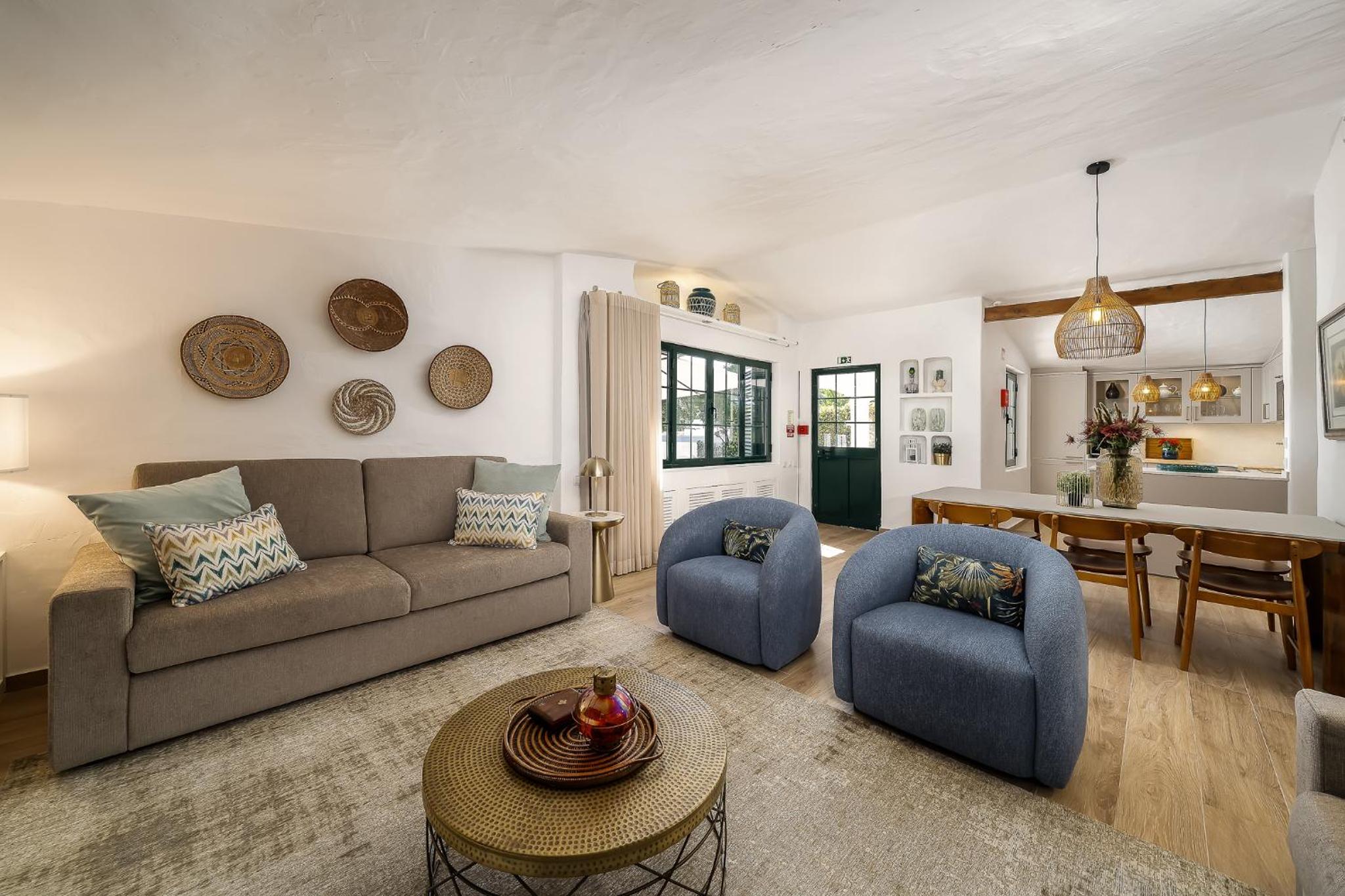 Two-Bedroom Villa with private heated Pool and Garden