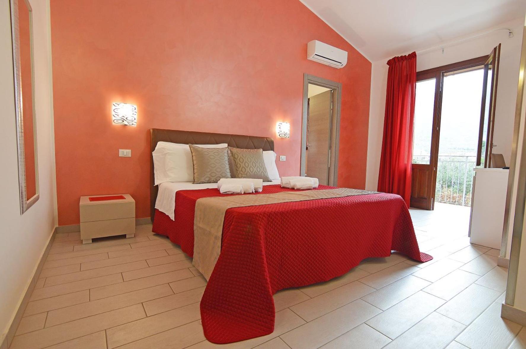 Deluxe Double Room with Balcony photo 1