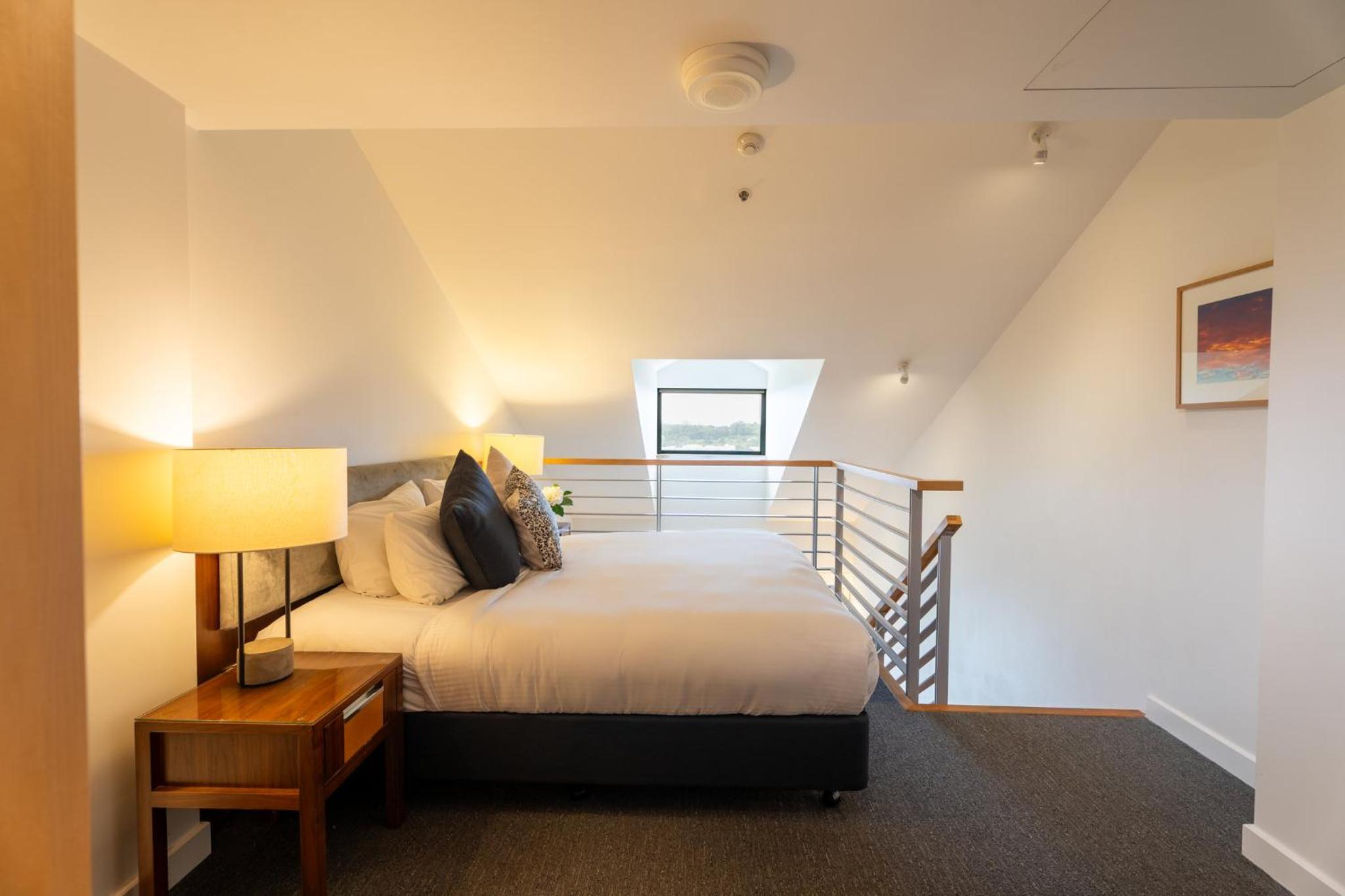 One-bedroom Loft Suite thumbnail 5