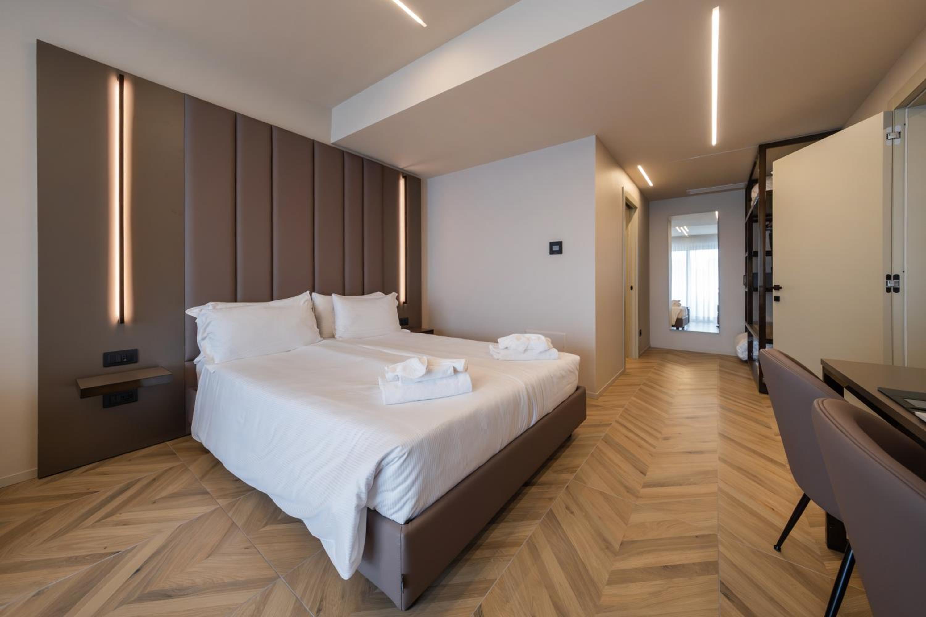 Deluxe Suite with Spa Bath