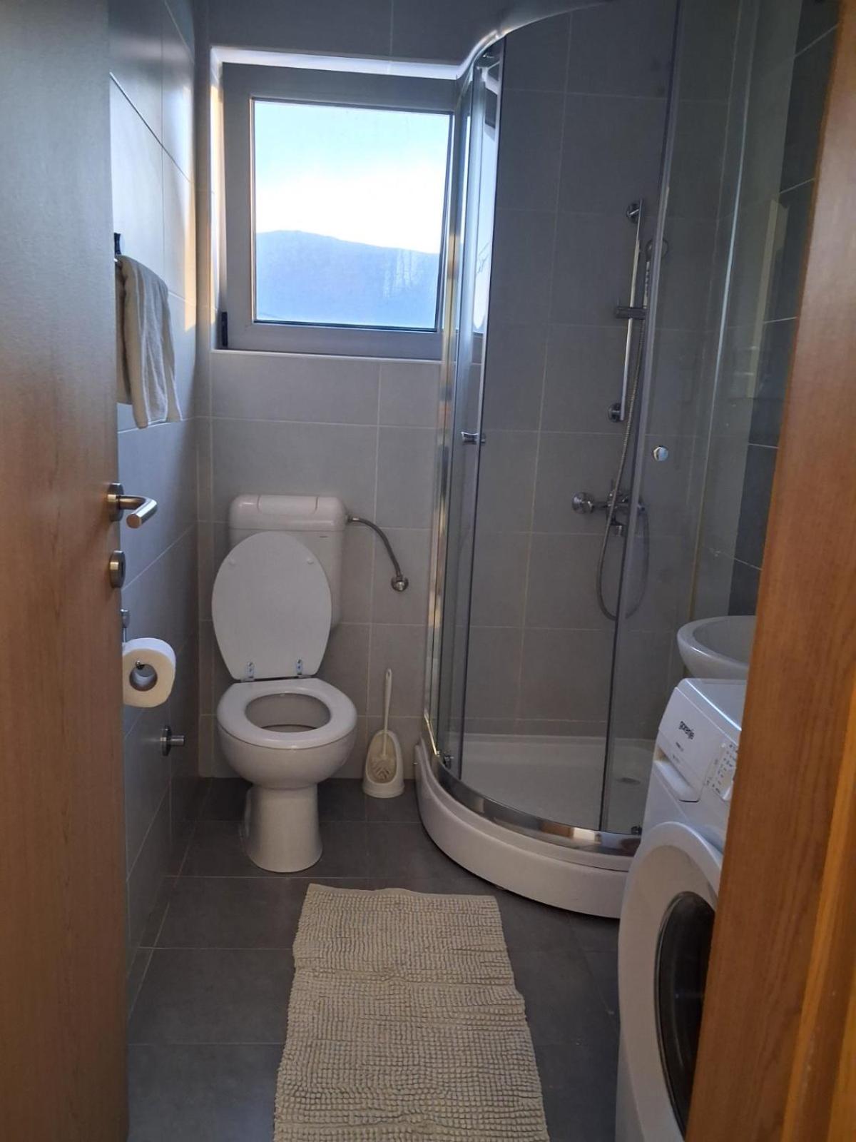 One-Bedroom Apartment with Balcony photo 3