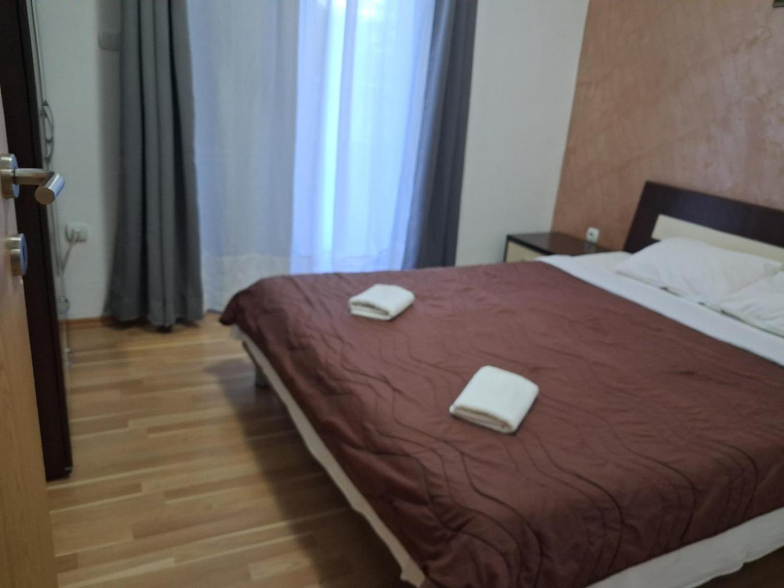 One-Bedroom Apartment with Balcony photo 2