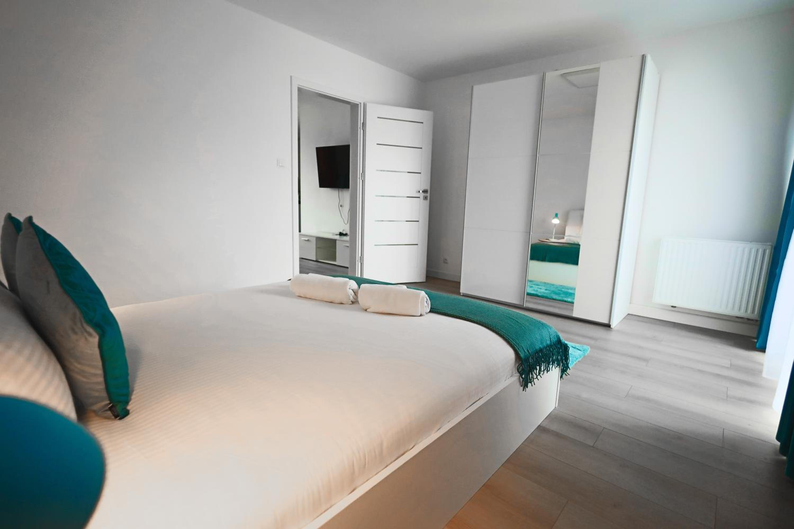 One-Bedroom Apartment with Balcony